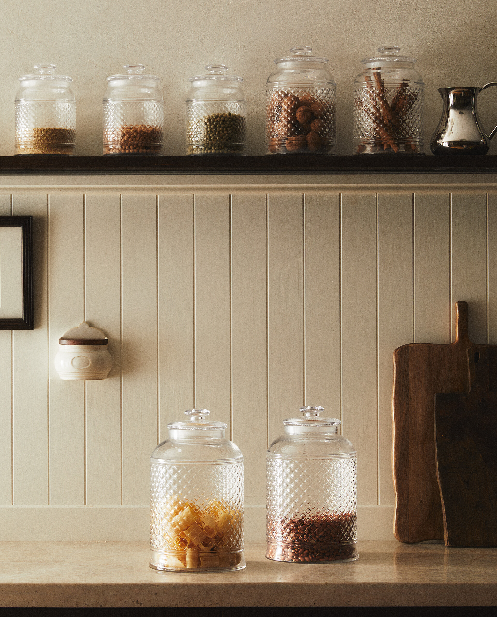 RAISED DESIGN GLASS JAR WITH LID