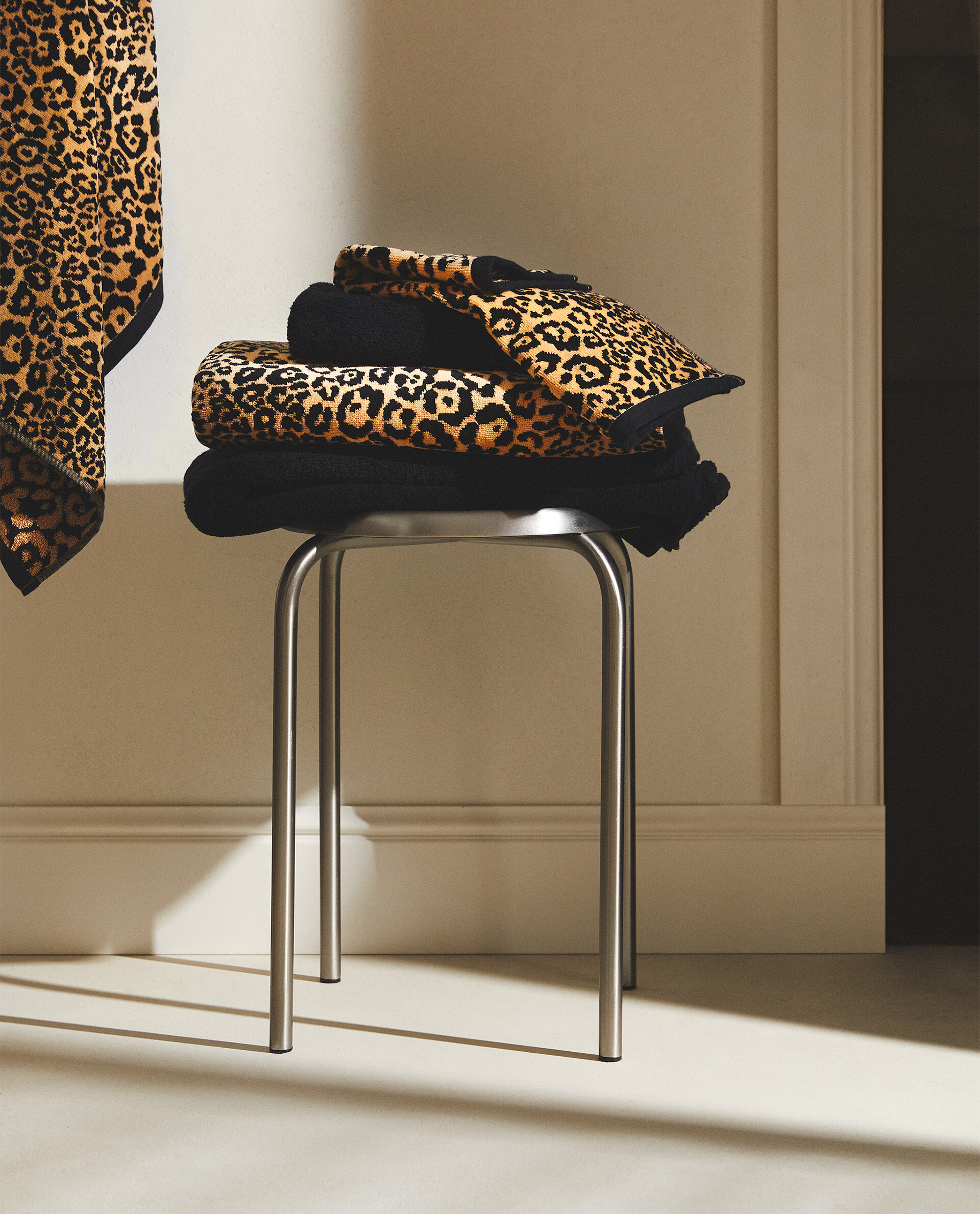 VELOUR LEOPARD TOWEL - Leopard