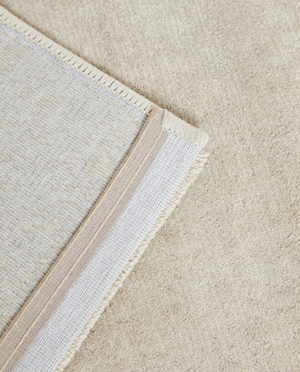 SOFT-TOUCH TEXTURED RUG