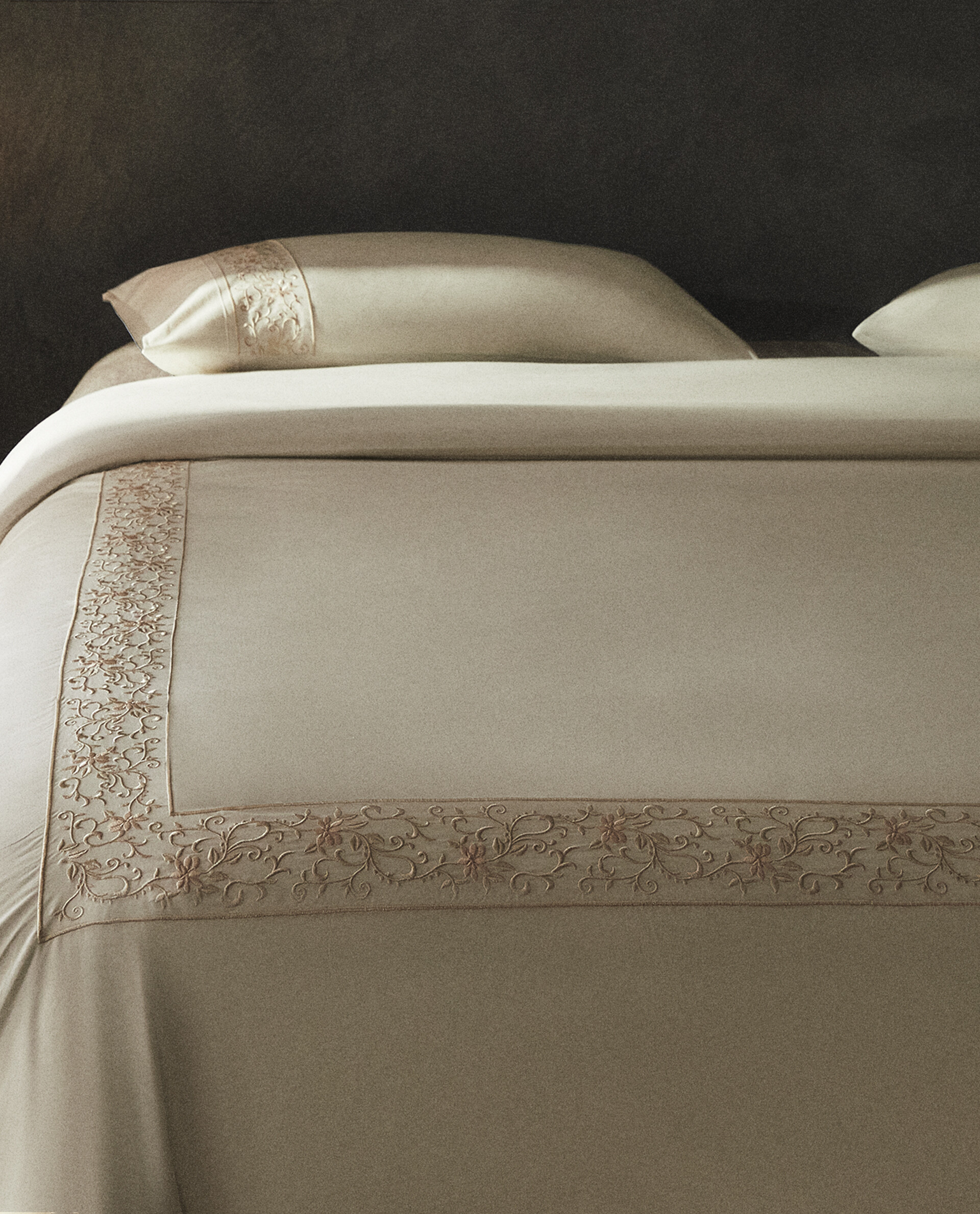 HOUSSE DE COUETTE BRODERIE FLORALE | Zara Home France