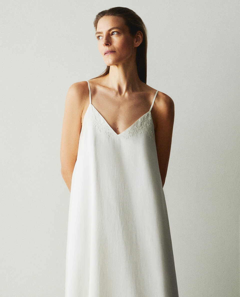 NIGHTDRESS EMBROIDERED SATEEN