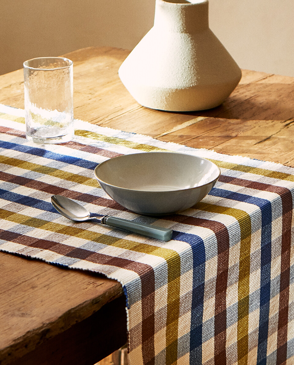 RIBBED COTTON TABLE RUNNER