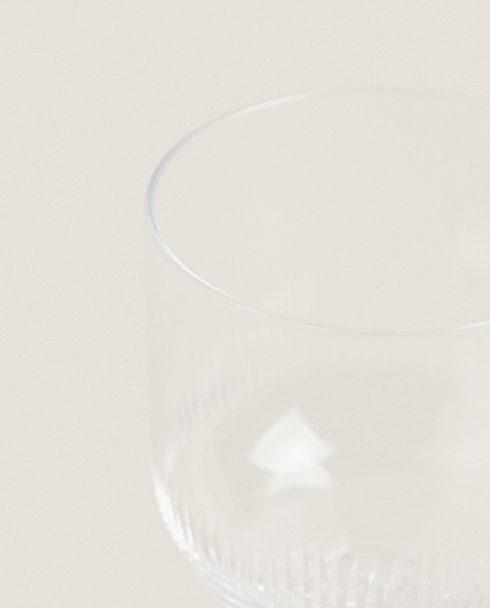 CUT CRYSTALLINE WINE GLASS