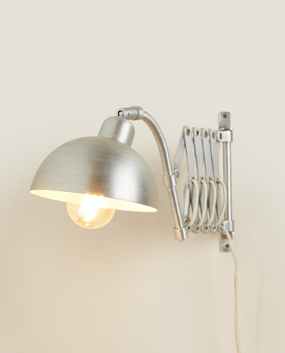 EXTENDABLE WALL LAMP