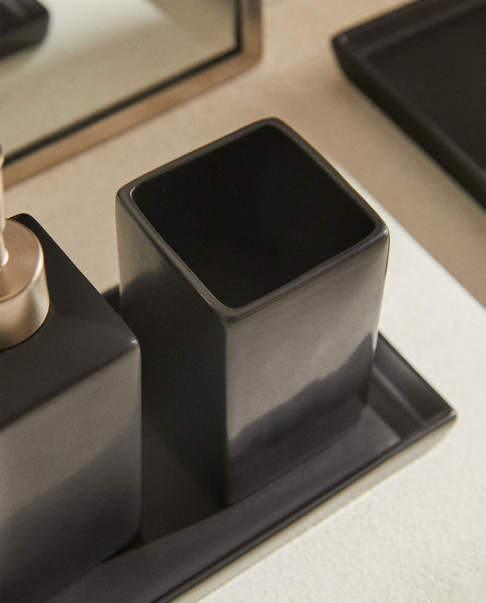 MATTE BLACK EARTHENWARE TOOTHBRUSH HOLDER Zara Home Honduras