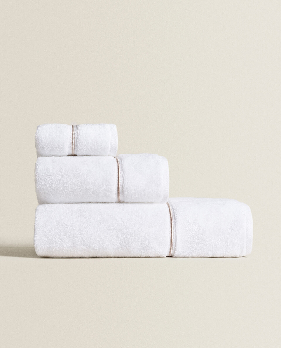 Lot De 8 Serviettes De Bain FRETTE Bordure Blanche 100% Coton - 28x55 Pouces - Neuf Avec étiquettes