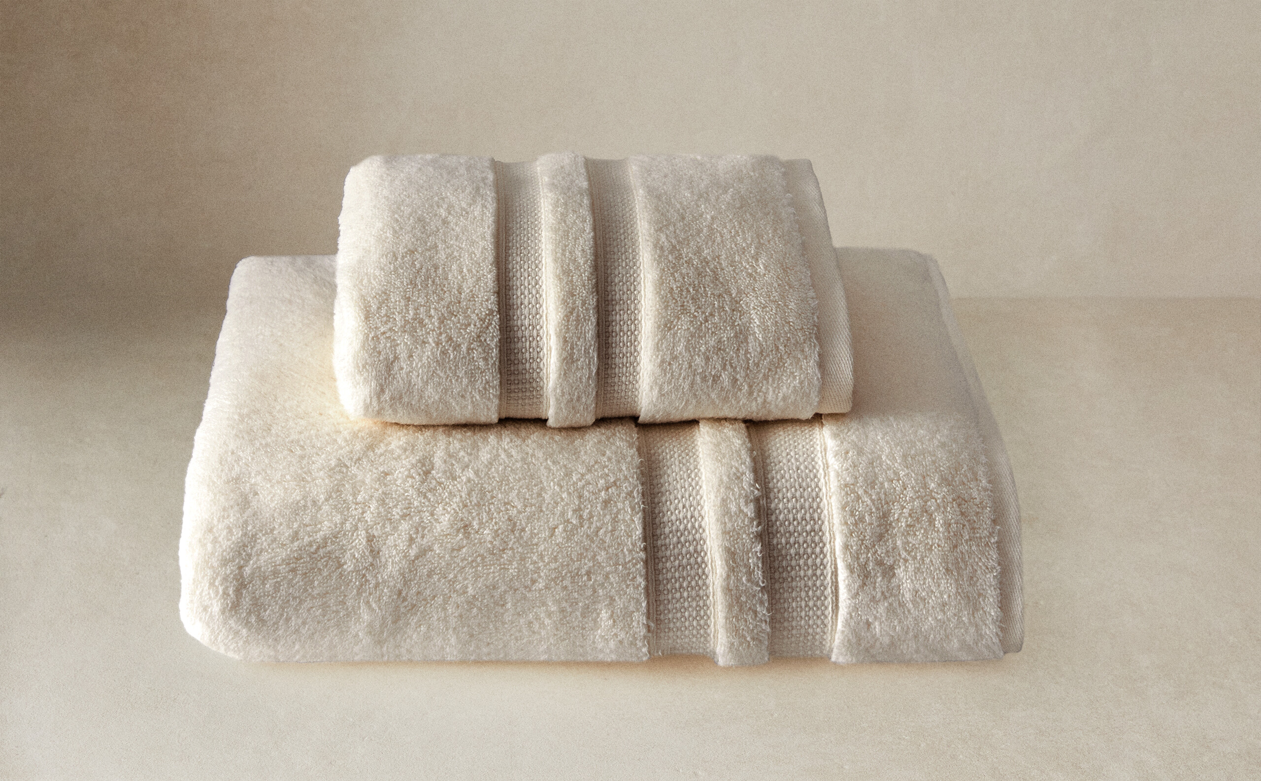 Oakias Paquete de 48 toallas de algodón medianas de 24 x 48 pulgadas 500  GSM toallas de hotel piscina y gimnasio altamente absorbentes – Yaxa  Guatemala