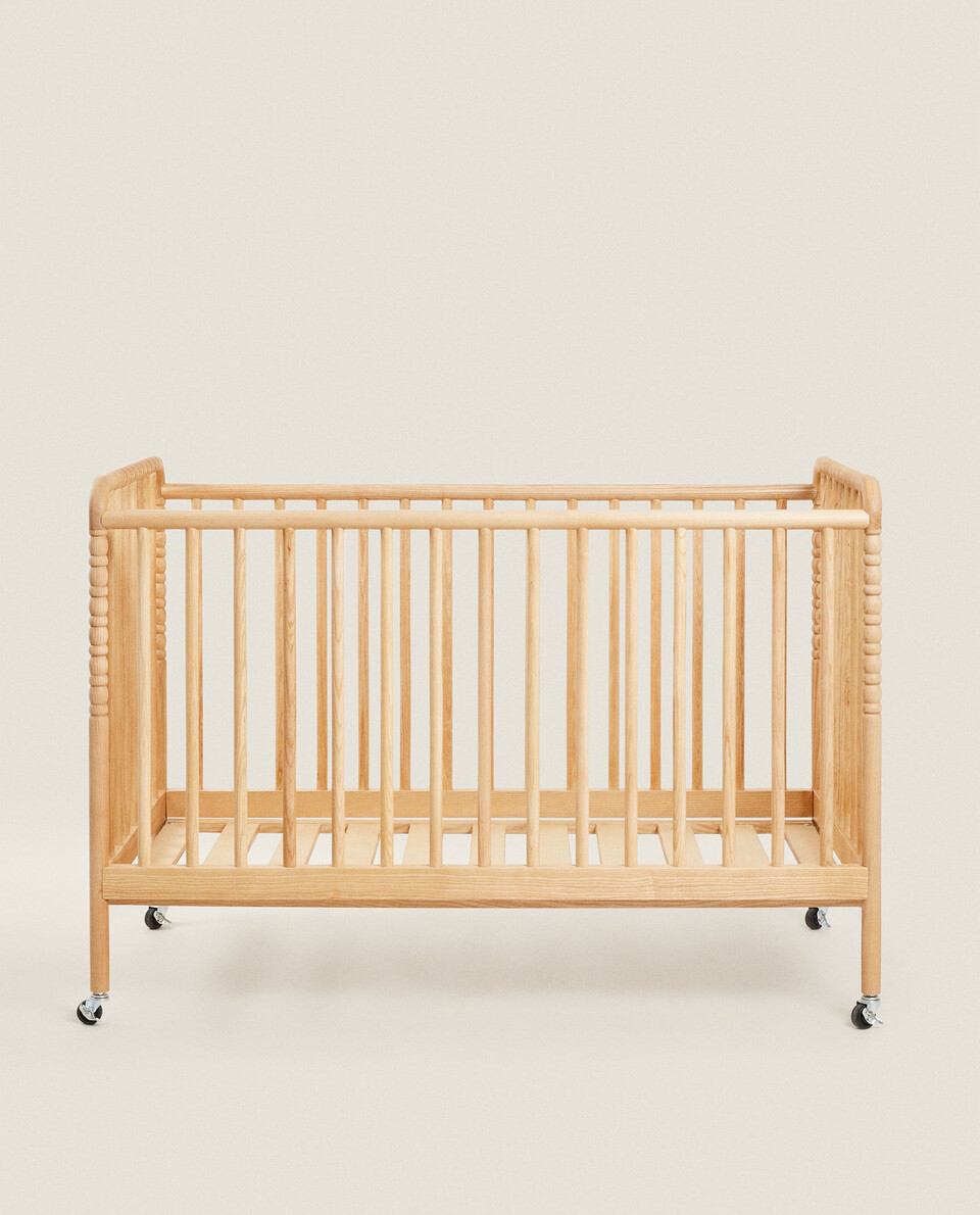 ENGRAVED WOODEN COT