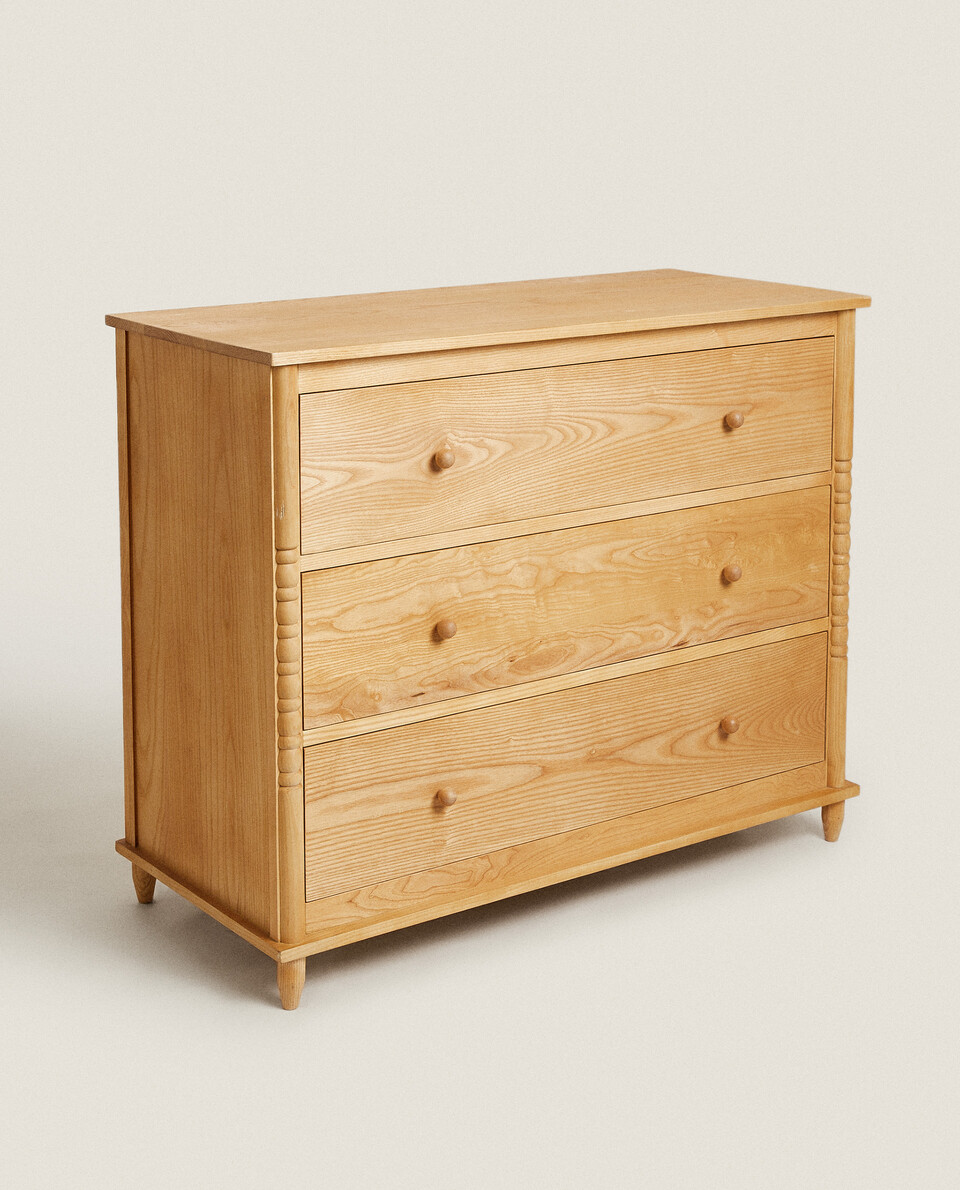 WOODEN CHEST OF DRAWERS