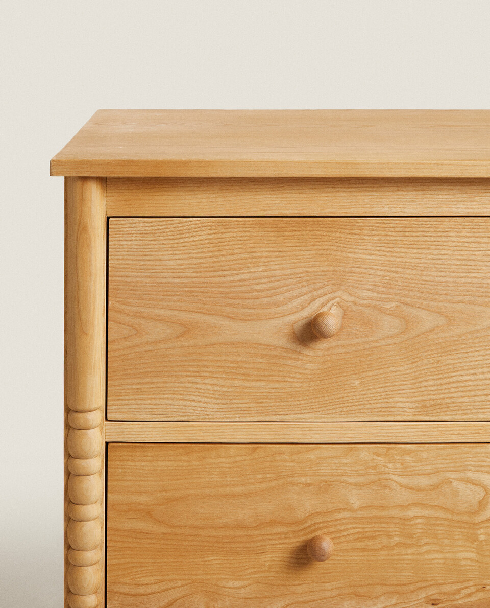 WOODEN CHEST OF DRAWERS