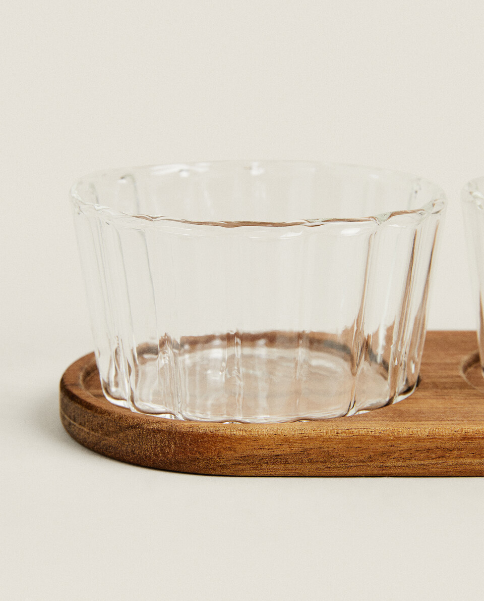 SET OF BOWLS WITH TRAY