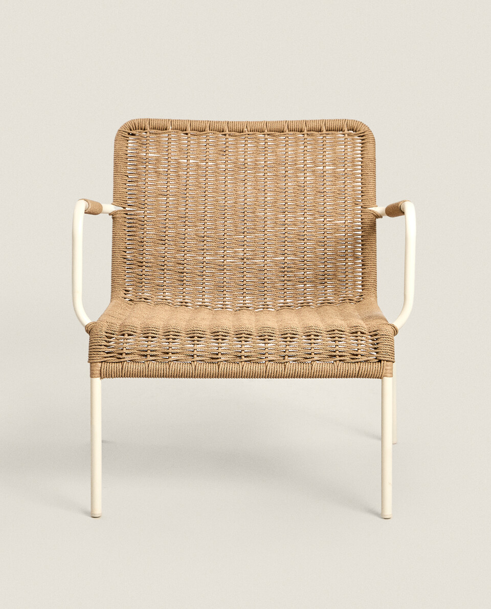 WOVEN OUTDOOR CHAIR WITH ARMRESTS