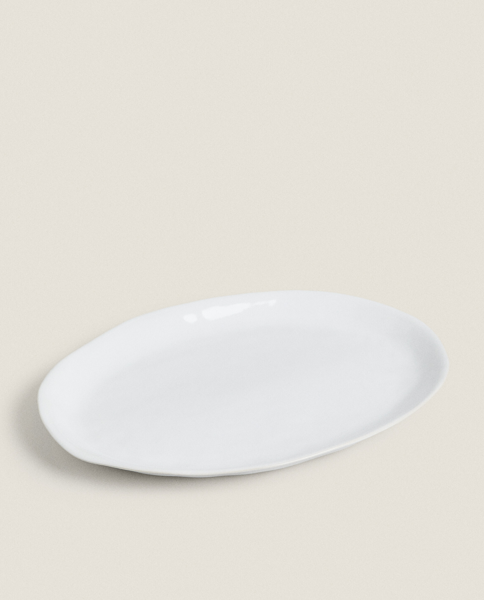 Oval serving outlet plate