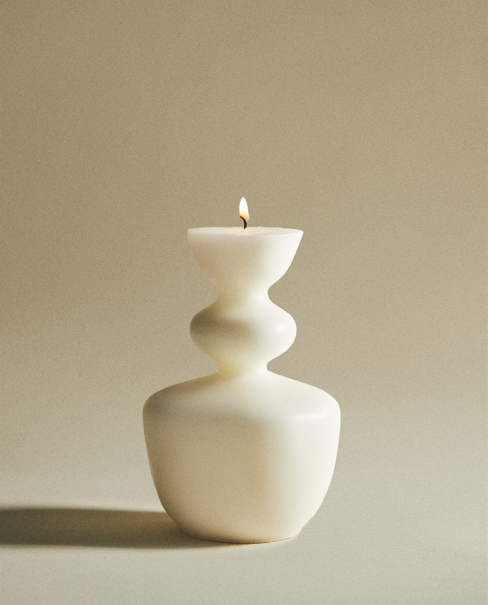 (465 G) FLORAL BEYOND SCENTED CANDLE CANDLESTICK Zara Home Cyprus