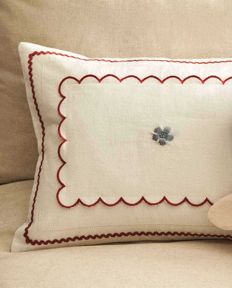 CHILDREN'S FLORAL CUSHION COVER