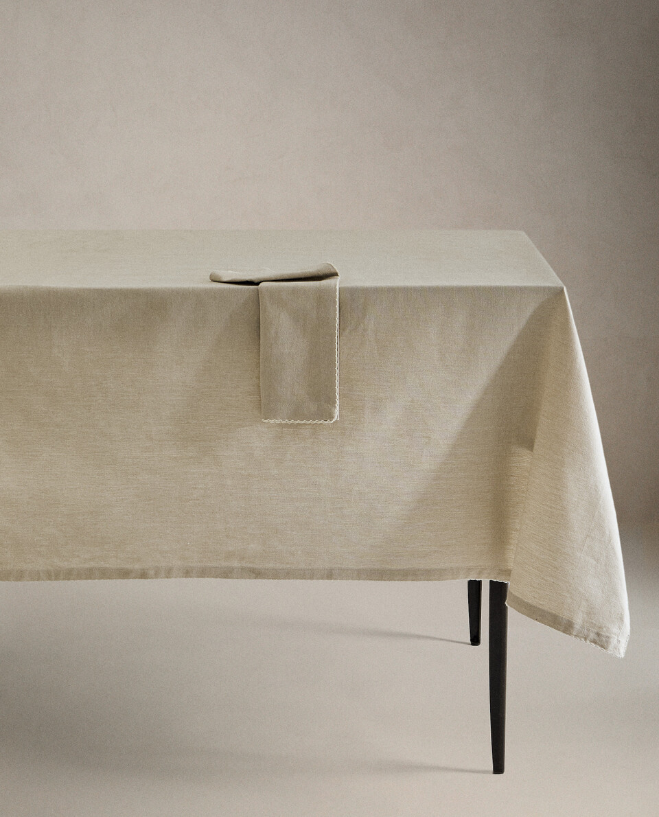 ザラホーム テーブルクロス　赤　170x250 クリスマステーブルクロス | Zara Home 日本/Japan | 最新