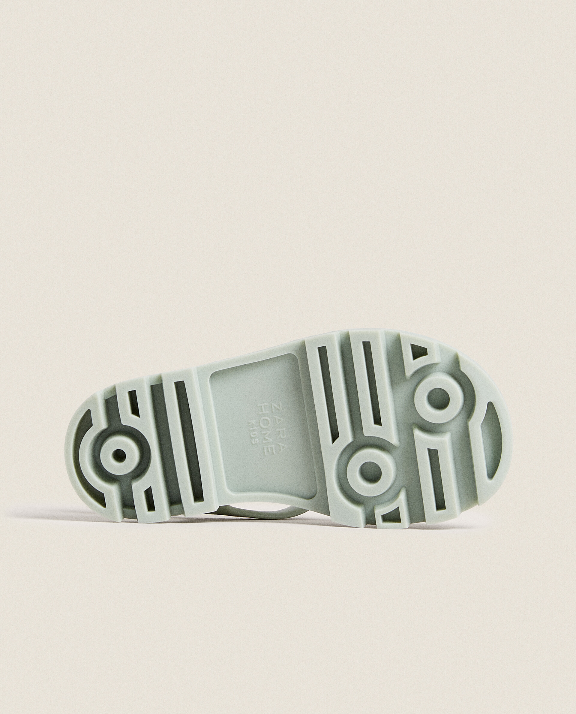 RIEMCHENSANDALEN GUMMIERT SCHNALLE Zara Home Deutschland