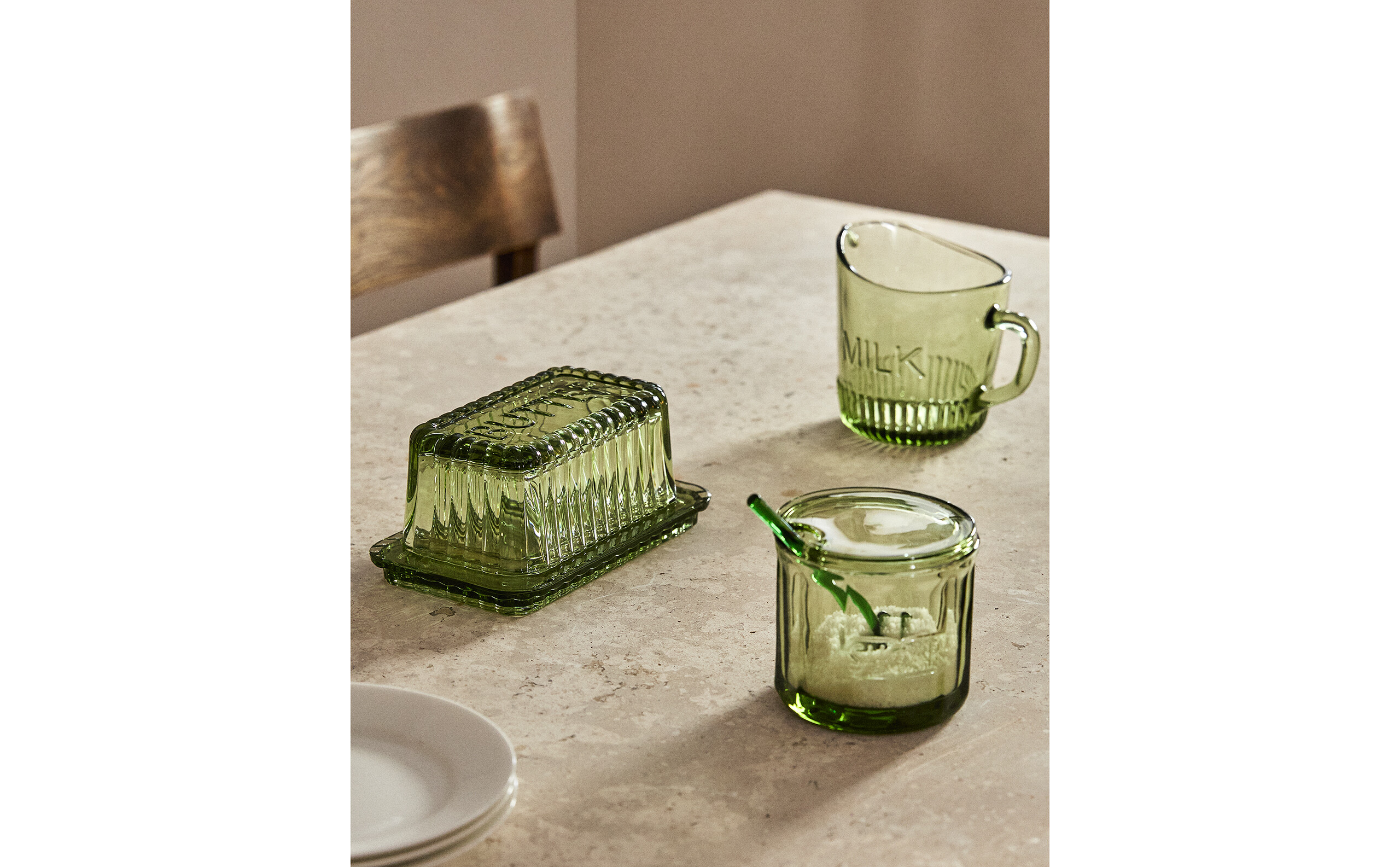 GLASSÆT MED MOTIV I RELIEF