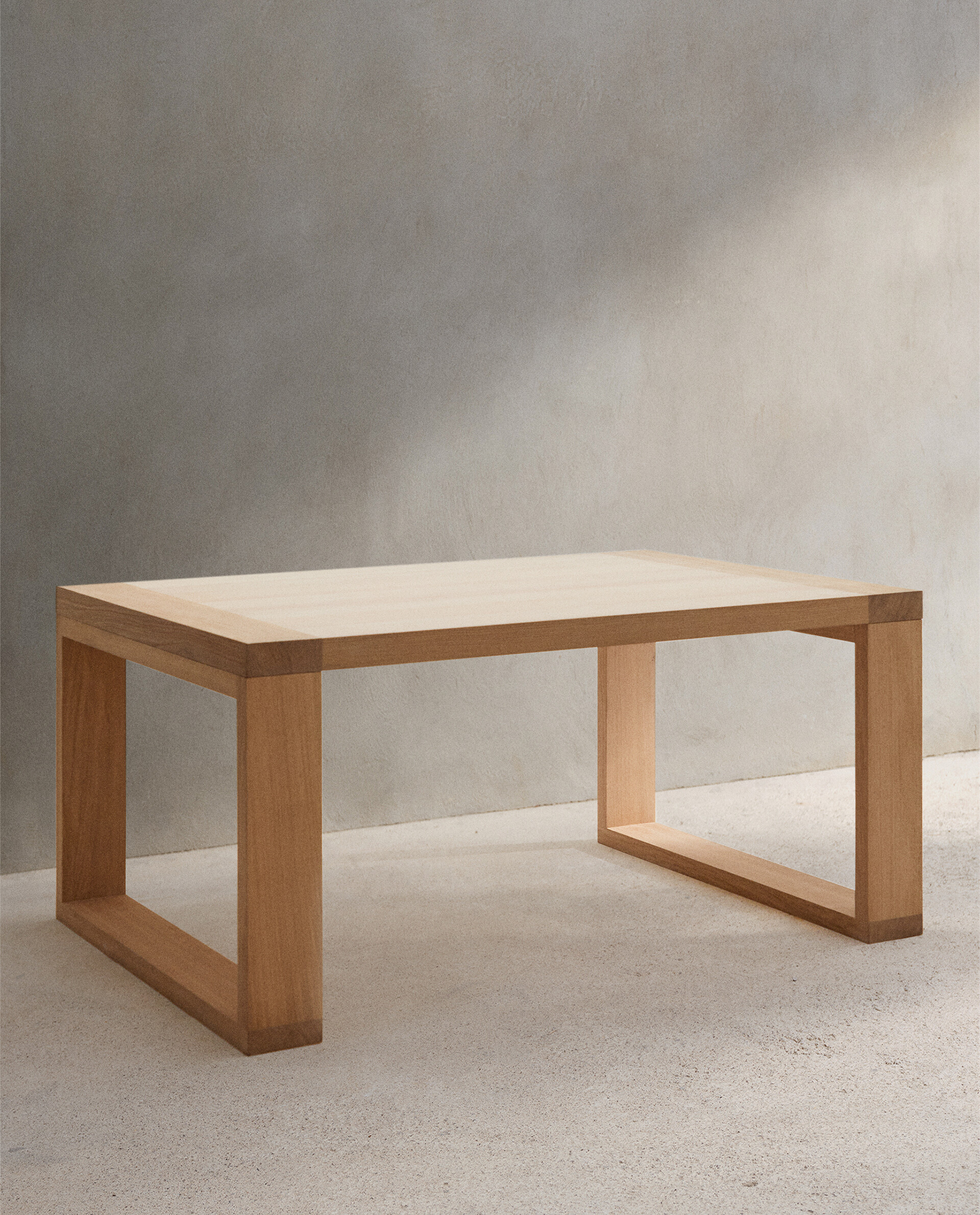 TABLE 01 | Zara Home 日本/Japan TABLE 01 | Zara Home 日本/Japan