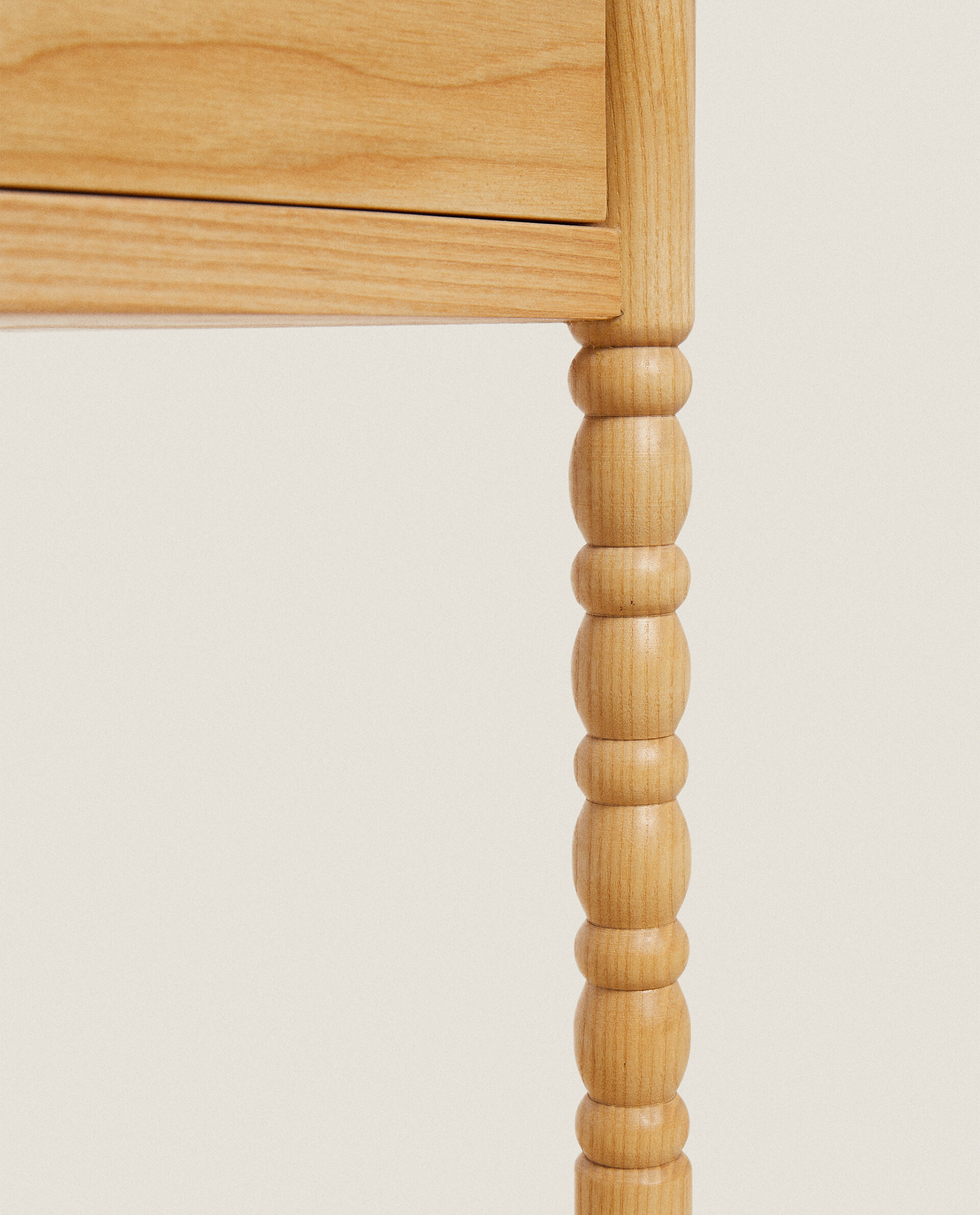 ウッド ベッドサイドテーブル | Zara Home 日本/Japan