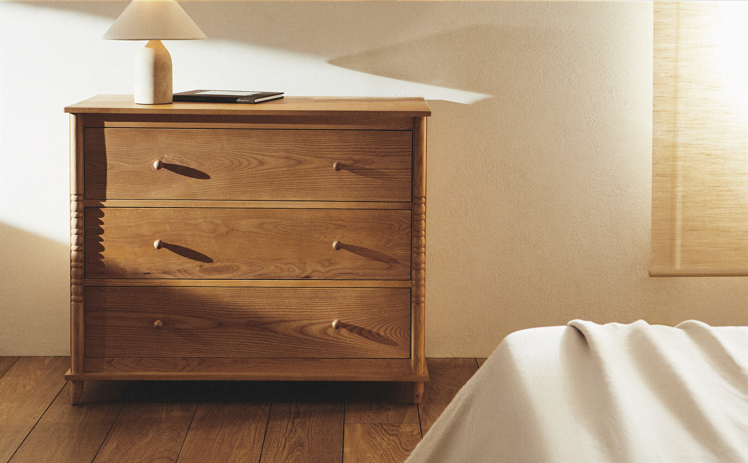 WOODEN CHEST OF DRAWERS