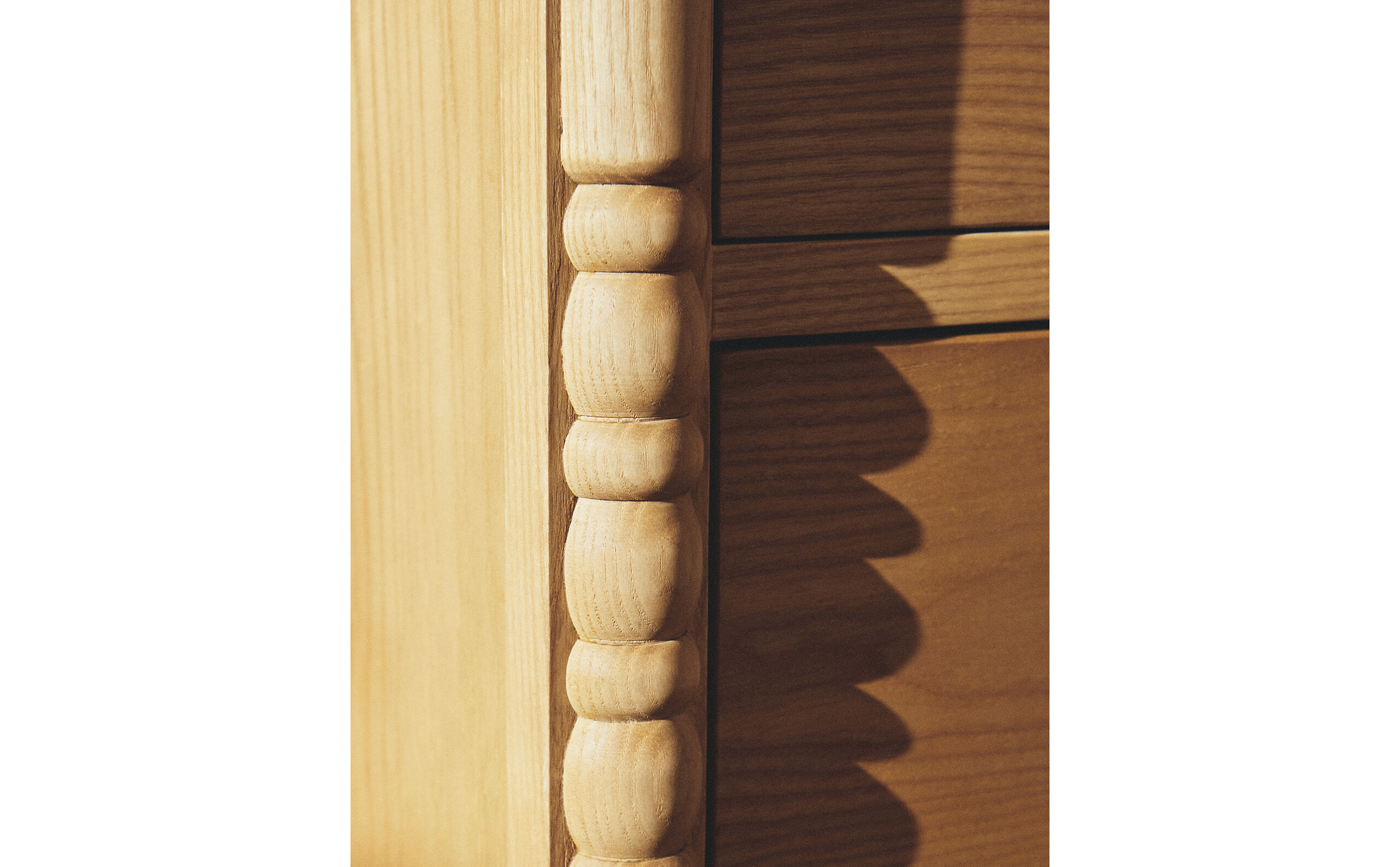 WOODEN CHEST OF DRAWERS