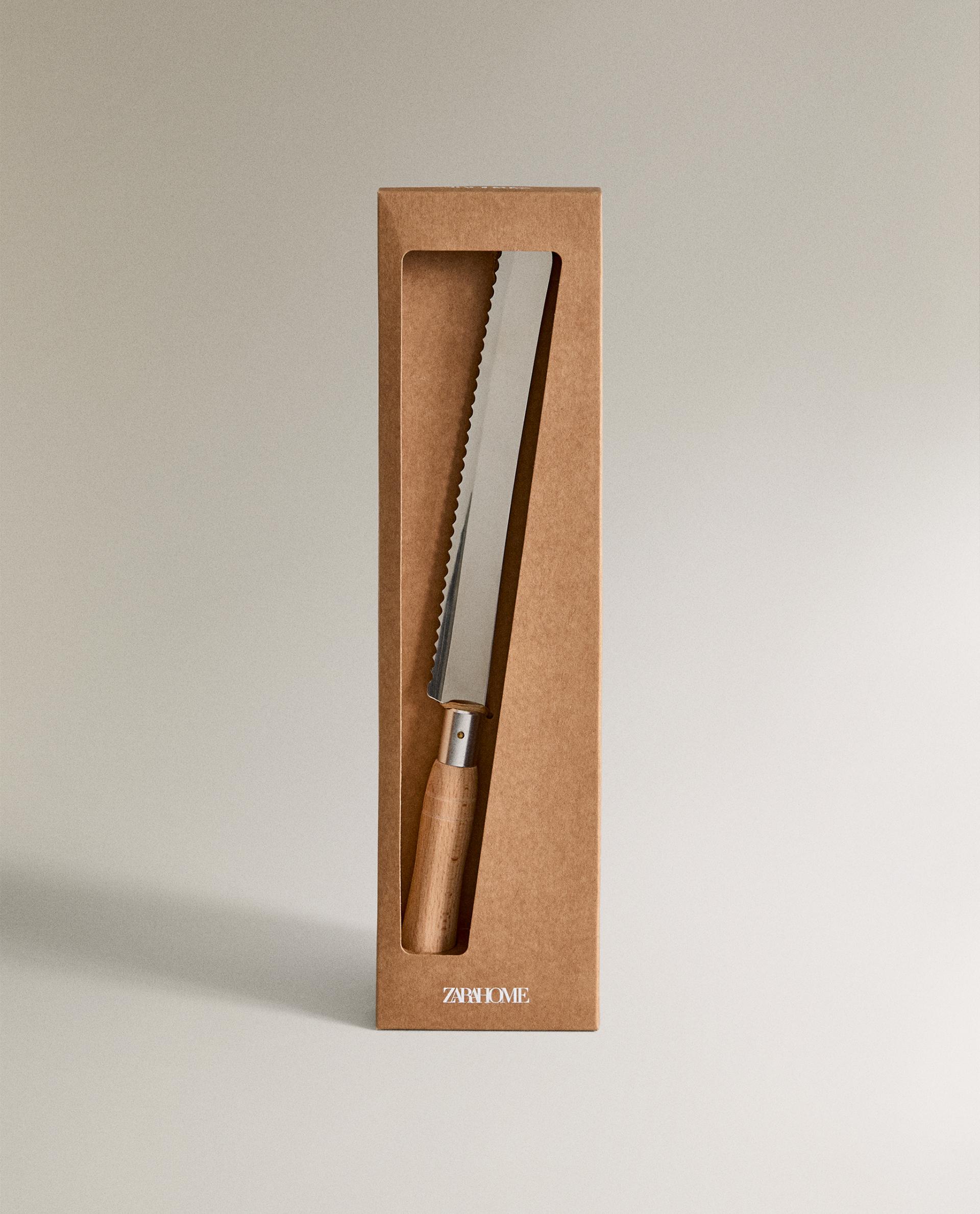 SERRATED BREAD KNIFE WITH WOODEN HANDLE