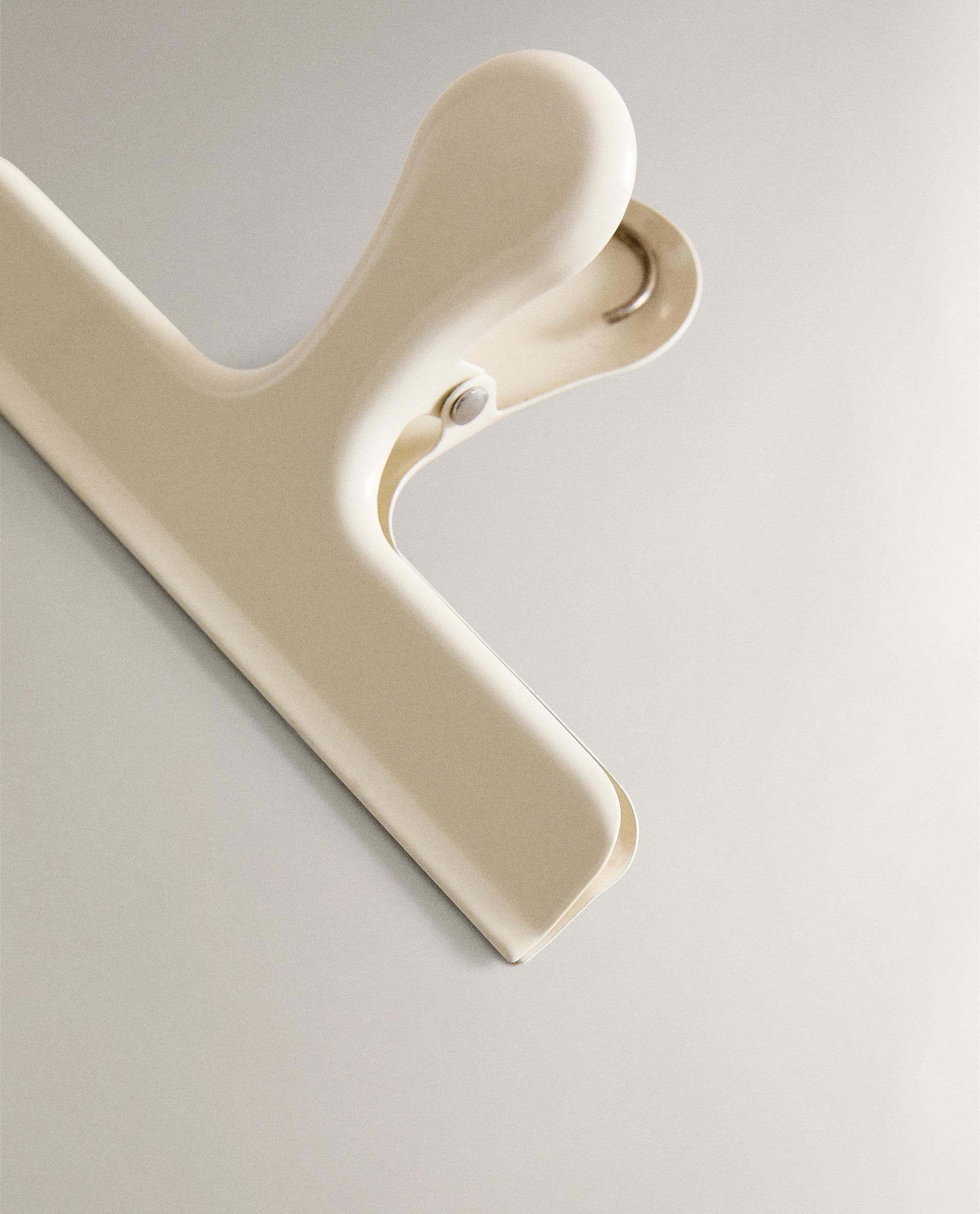PACK OF METAL PEGS (PACK OF 3) product thumbnail 8