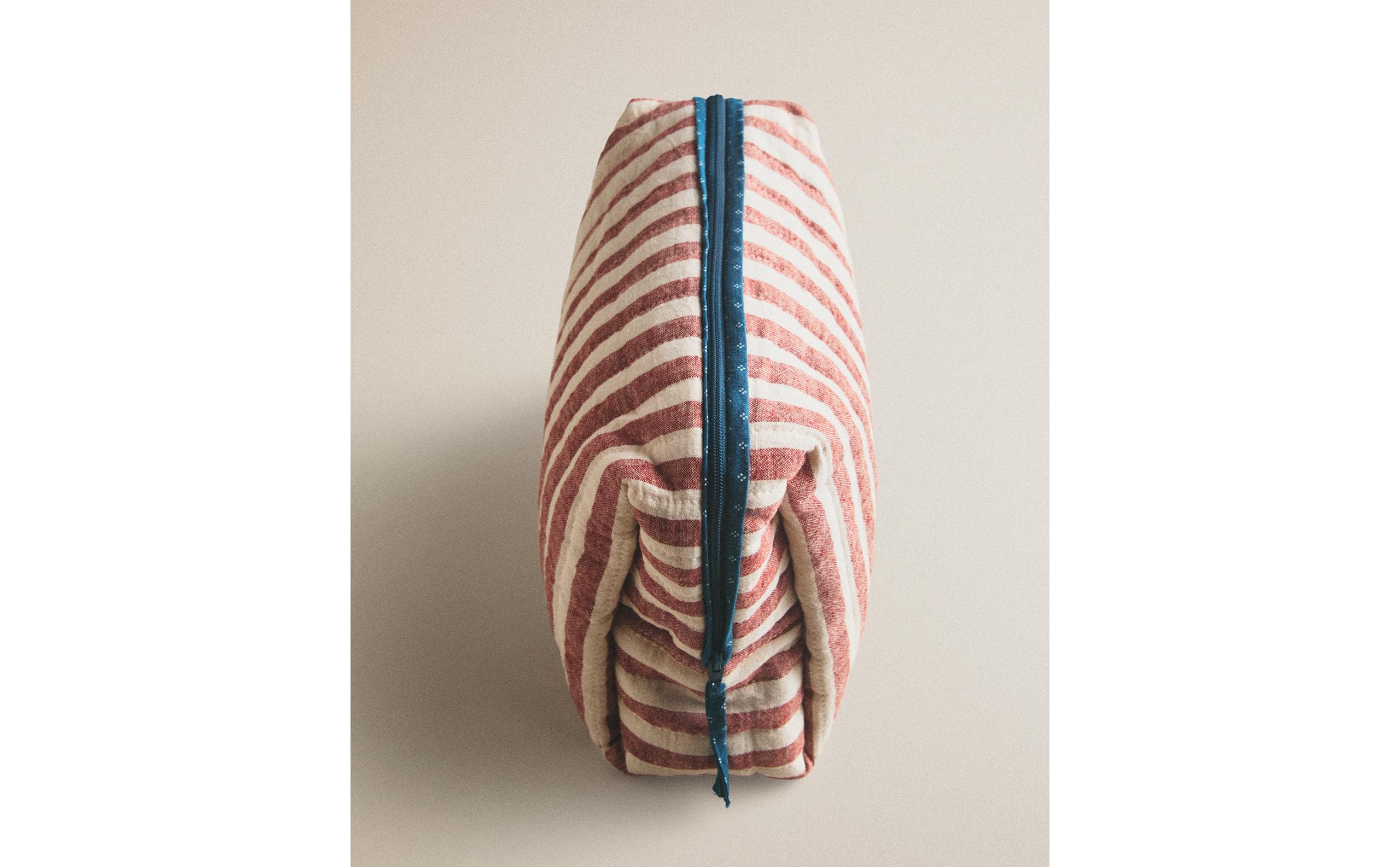 CHILDREN'S STRIPED LINEN AND COTTON TOILETRY BAG product thumbnail 8