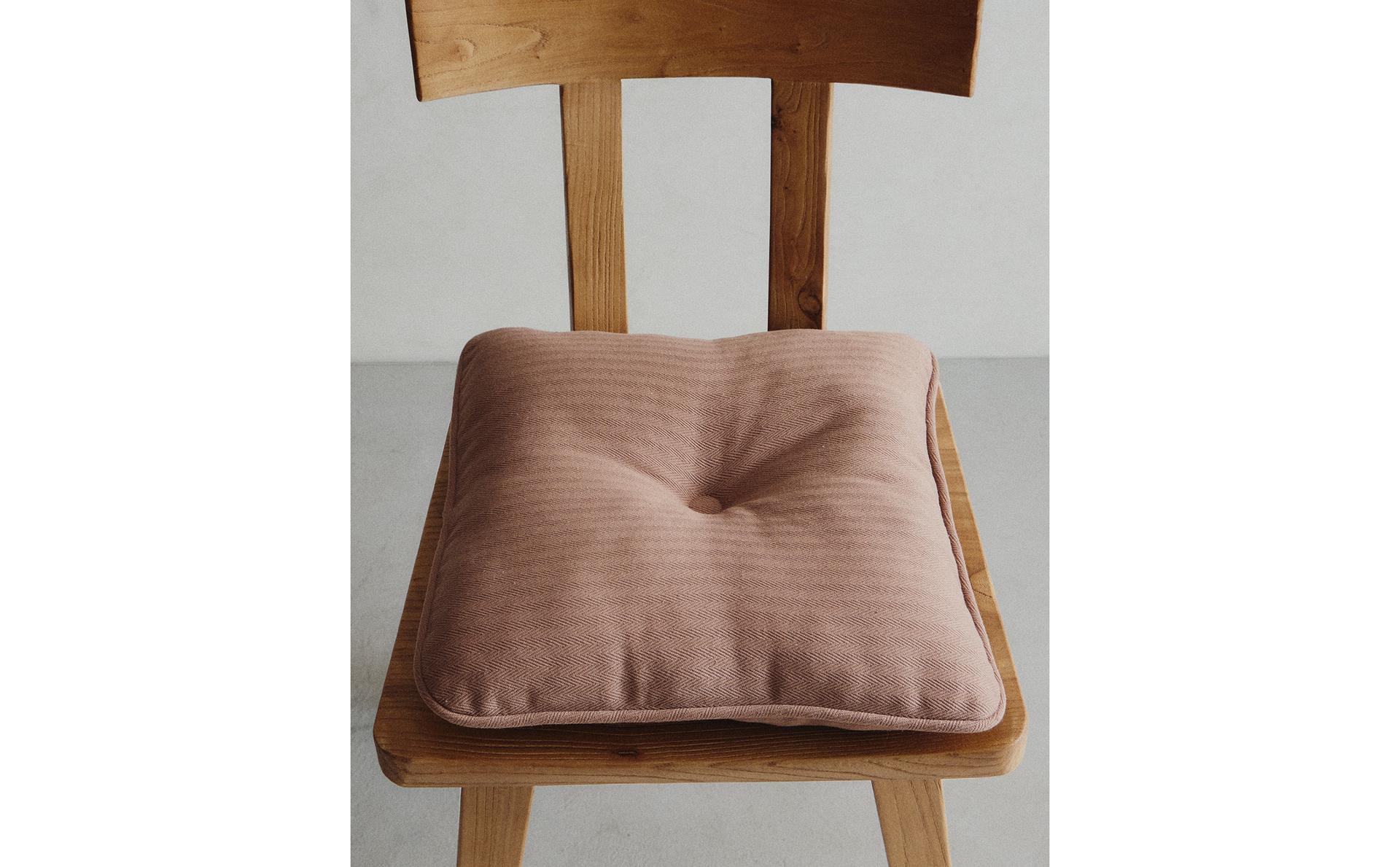 TEXTURED COTTON CHAIR CUSHION TEXTURED COTTON CHAIR CUSHION