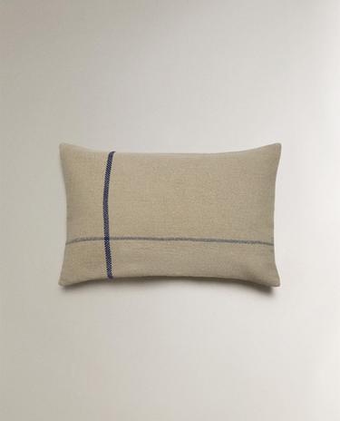 TYYNYNPÄÄLLINEN KONTRASTIRAITAKUVIOLLA