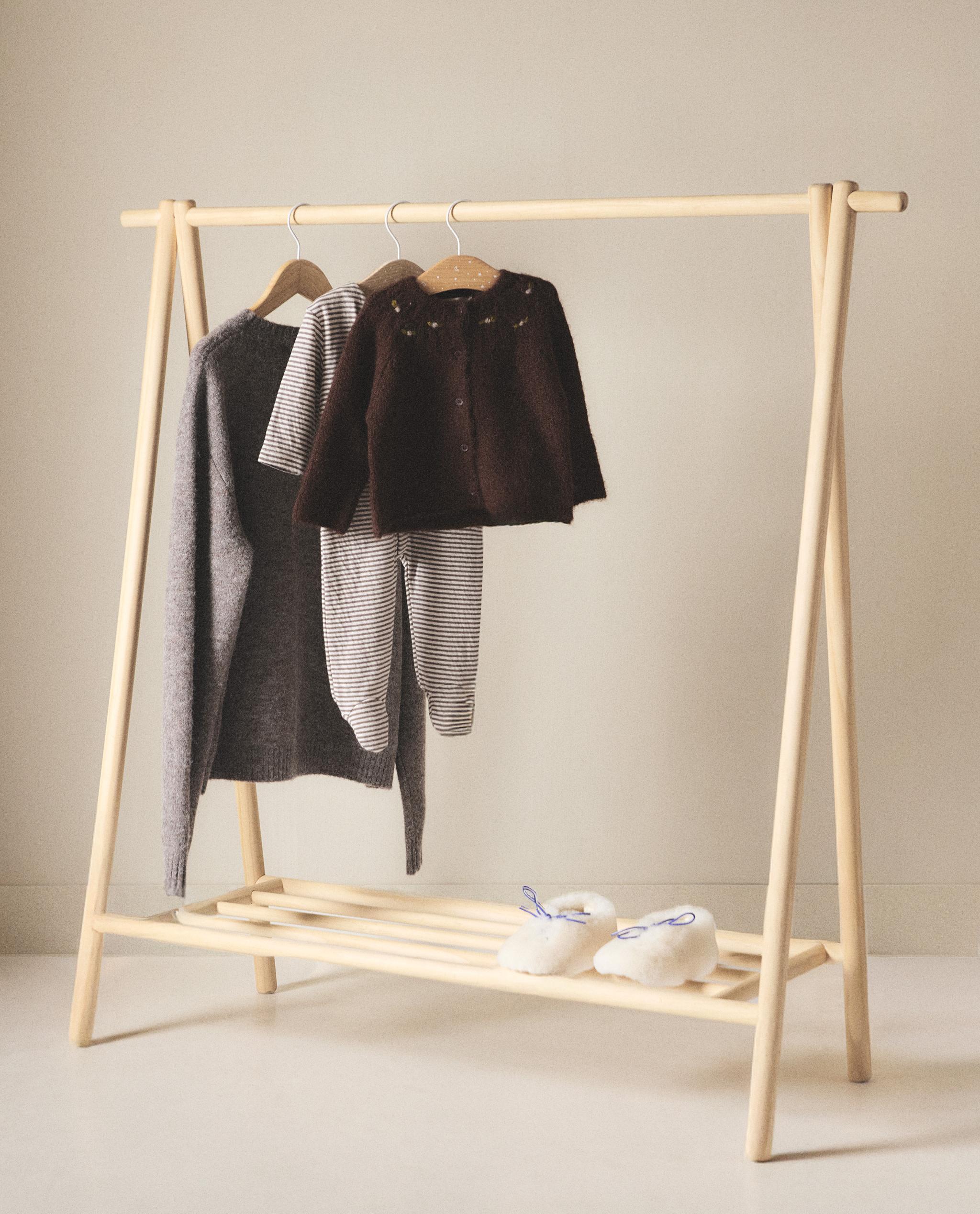 ZARA  ウッドハンガーラック WOODEN CLOTHES RACK | Zara Home United States of America