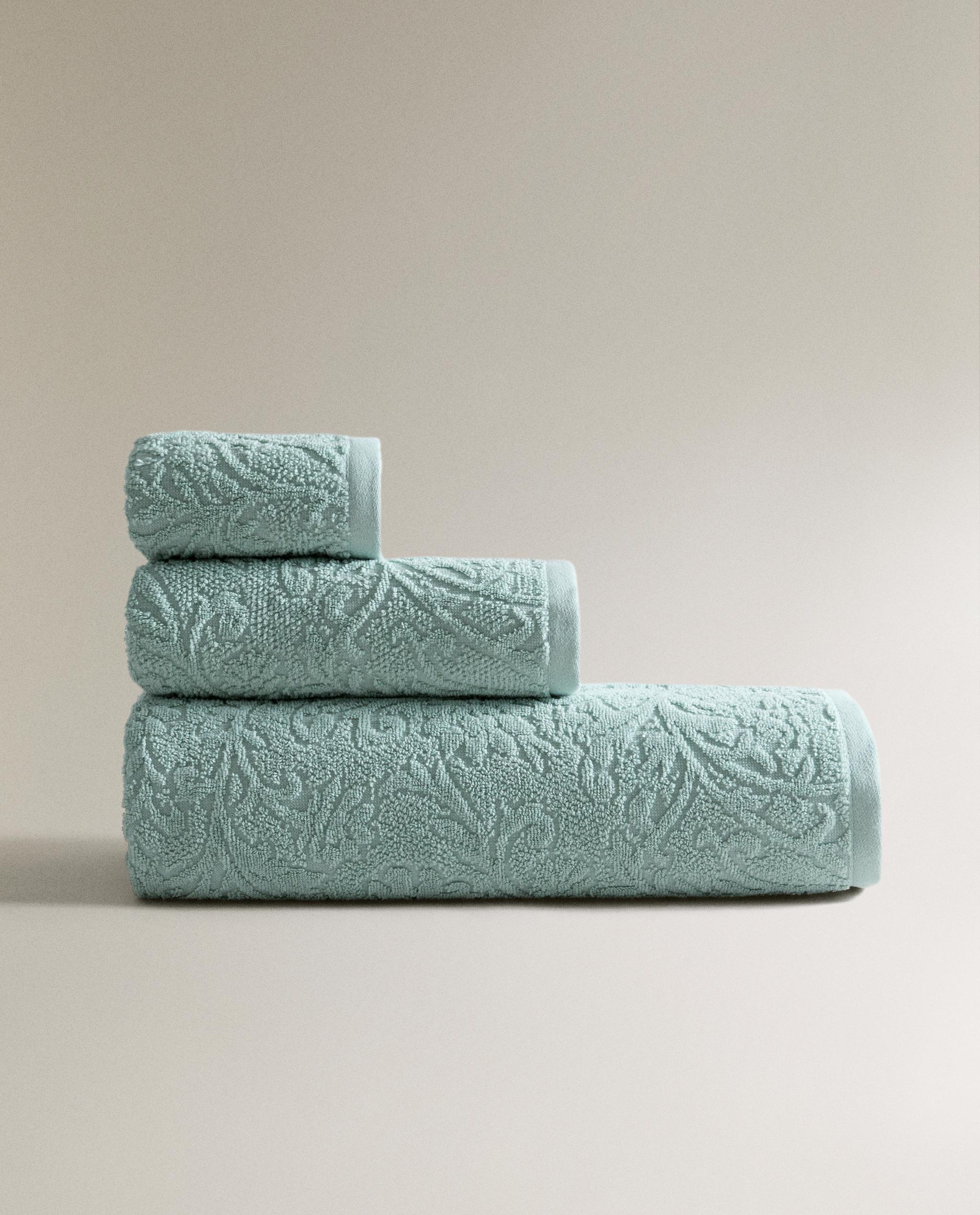 FLORAL JACQUARD BATH TOWEL product thumbnail 3