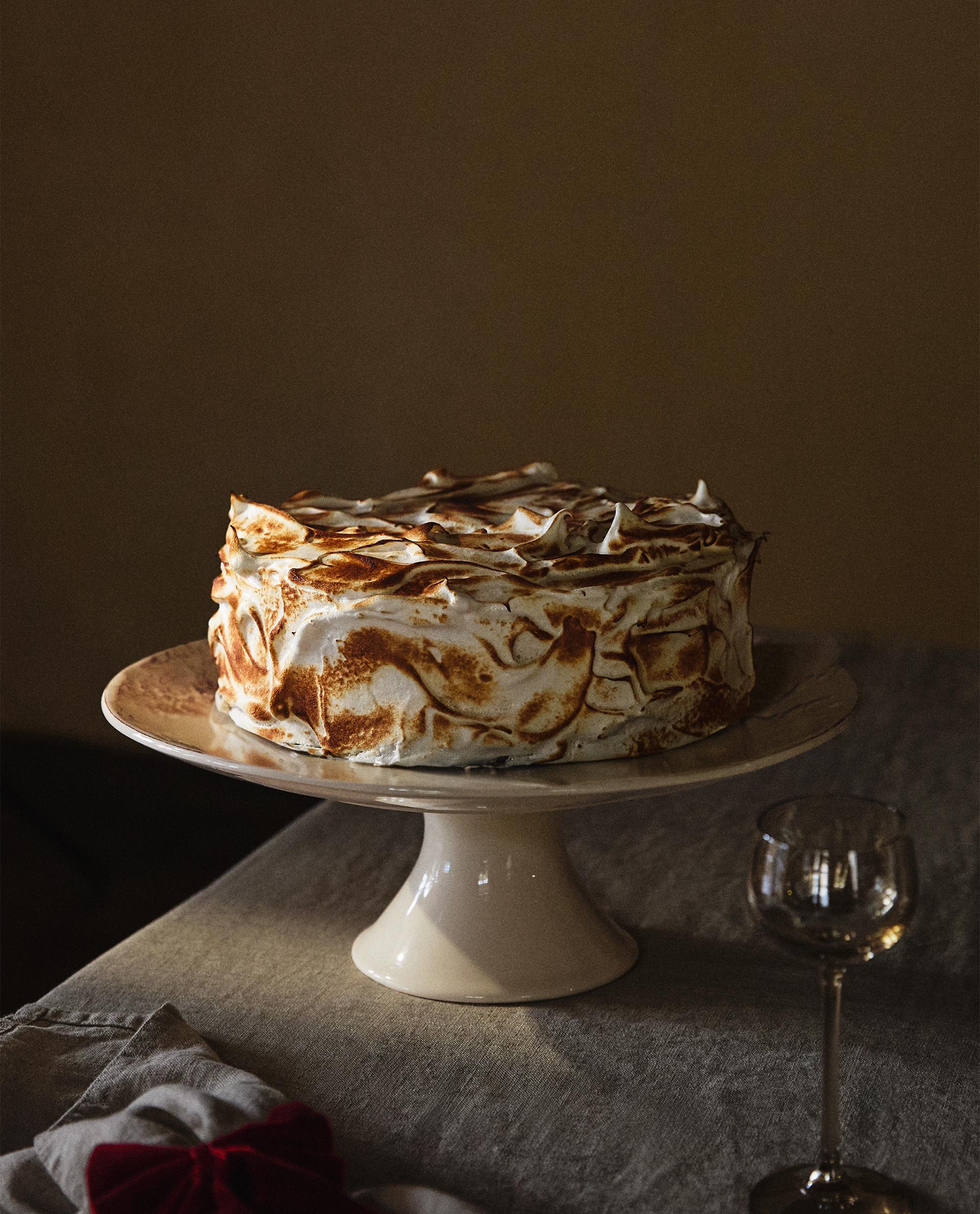 CHRISTMAS PINE CONE EARTHENWARE CAKE STAND