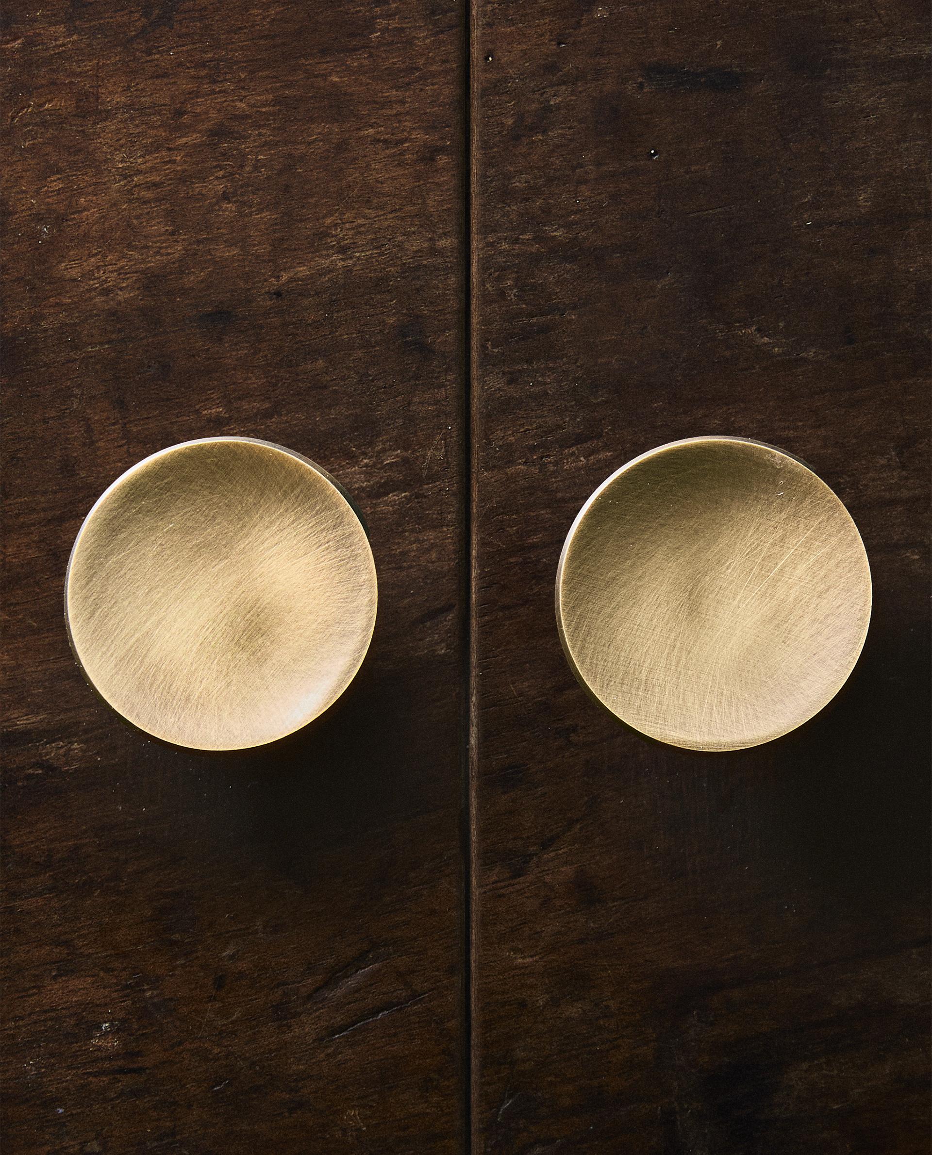 LOT DE BOUTONS MEUBLE RONDS EN LAITON (LOT DE 2) LOT DE BOUTONS MEUBLE RONDS EN LAITON (LOT DE 2)