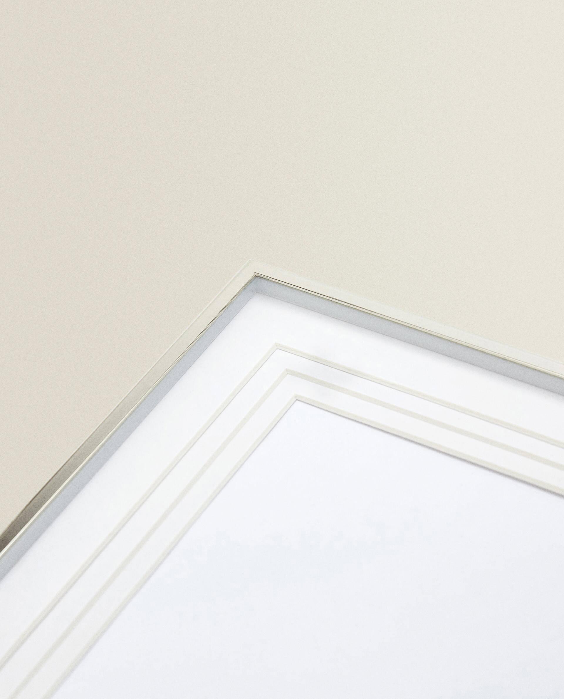 METAL PHOTO FRAME WITH LAYERED PASSE-PARTOUT