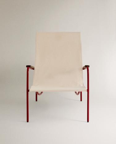COLORED METAL FRAME CHAIR
