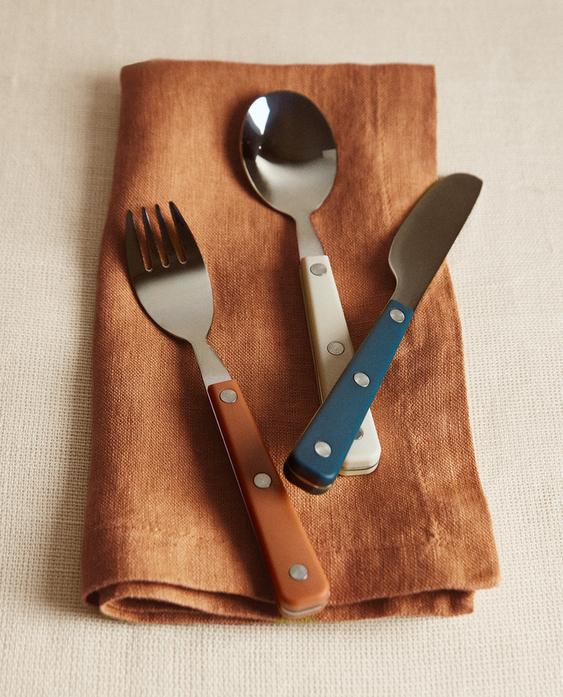 KIDS' CUTLERY SET IN WARM COLOURS (SET OF 3) KIDS' CUTLERY SET IN WARM COLOURS (SET OF 3)