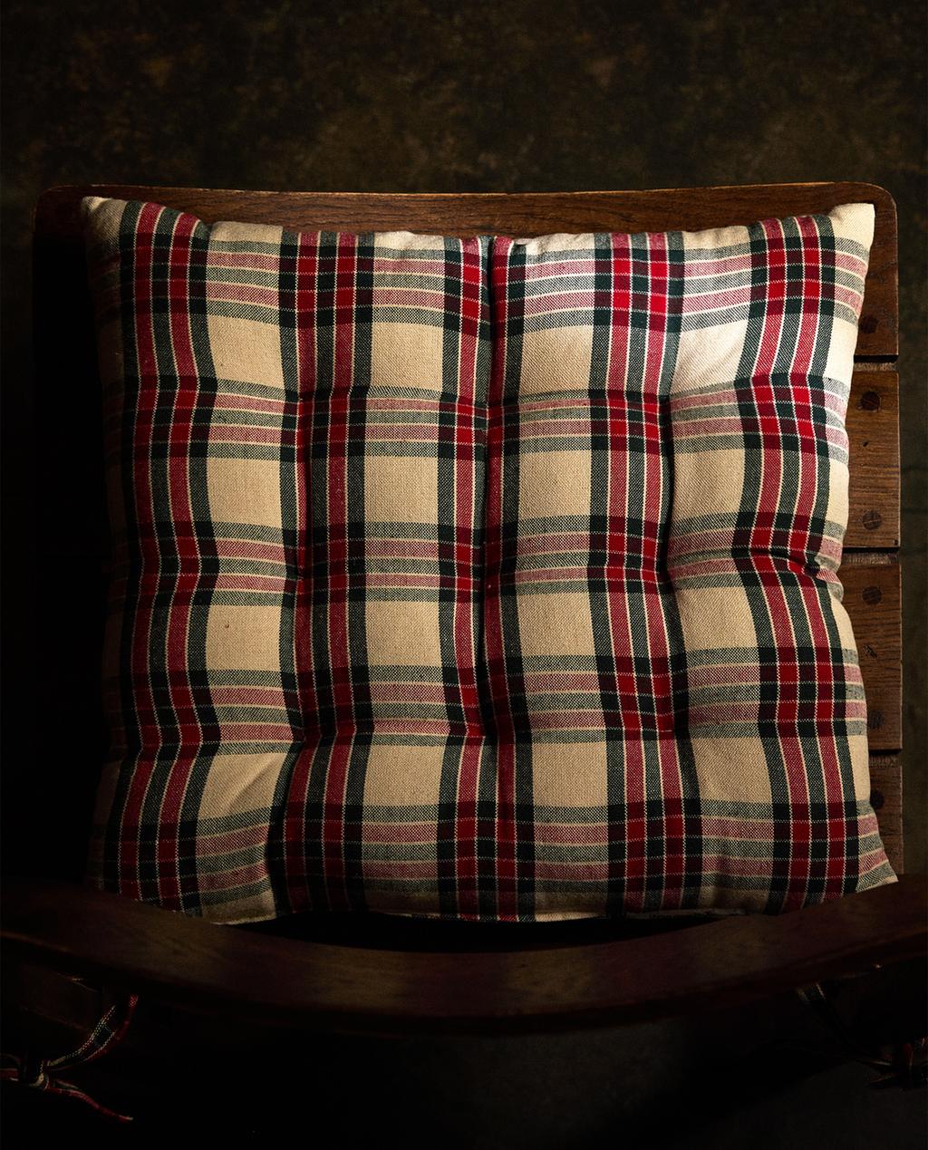 CHRISTMAS CHECK SEAT CUSHION