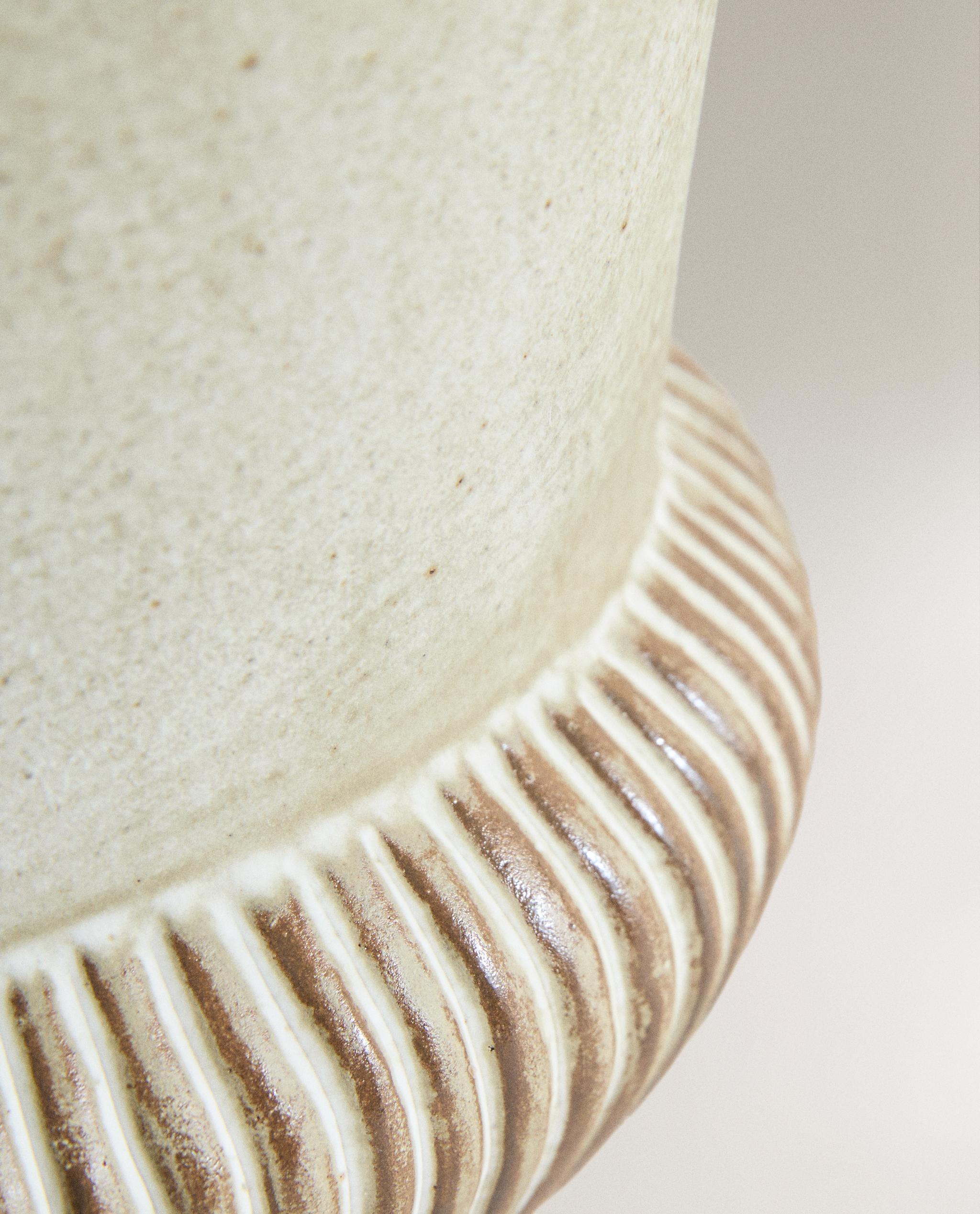 DECORATIVE CERAMIC VASE product thumbnail 6