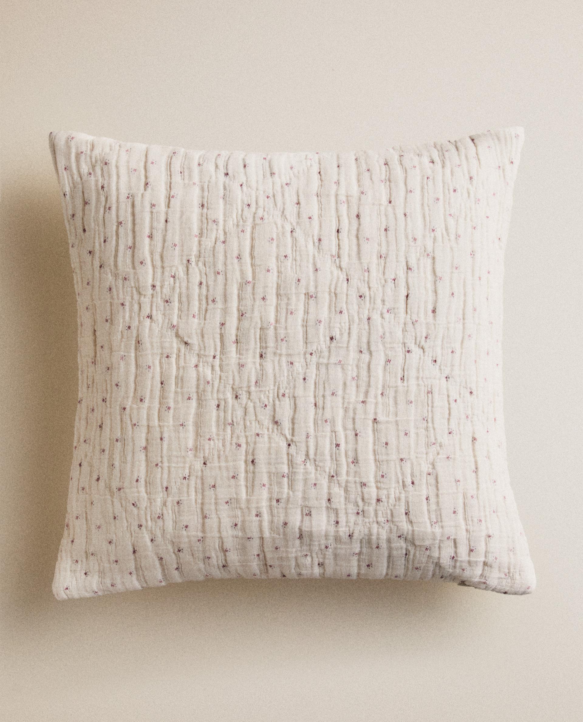 KIDS' FLORAL MUSLIN CUSHION COVER KIDS' FLORAL MUSLIN CUSHION COVER