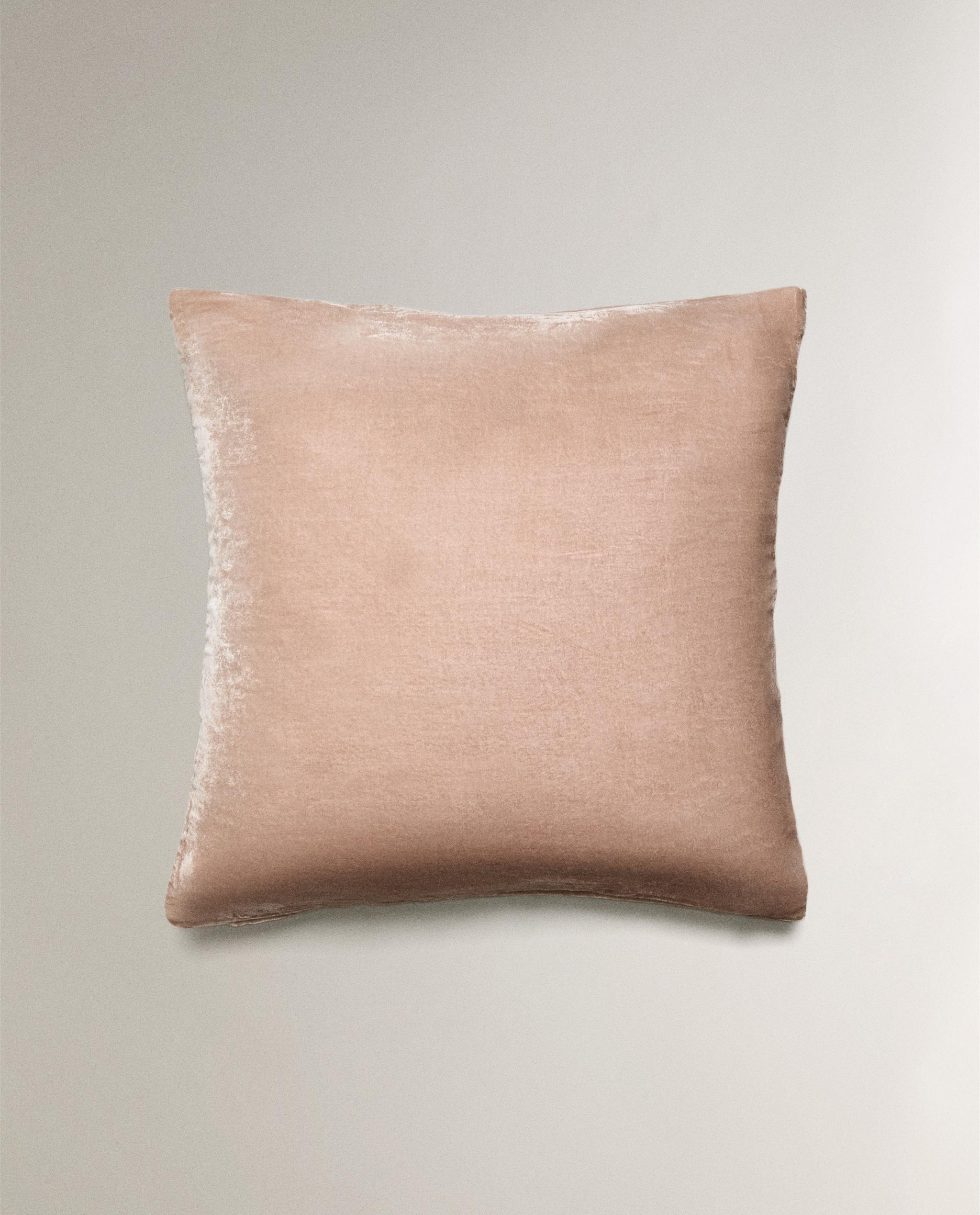 VELVET CUSHION COVER product thumbnail 2