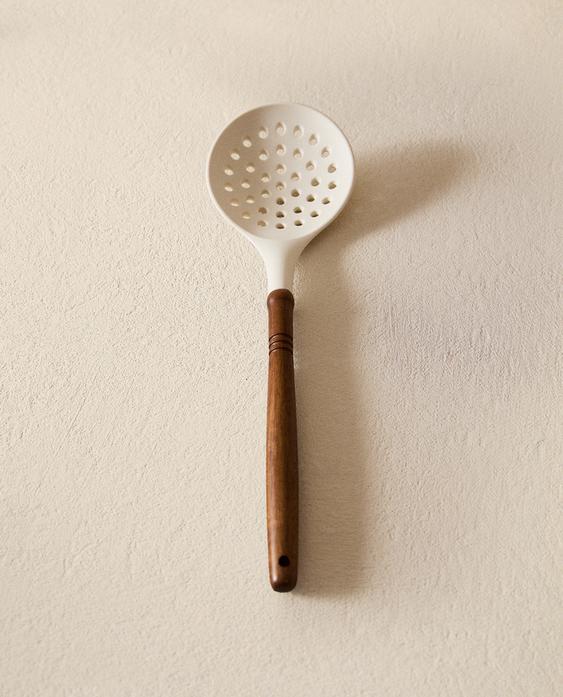 SILICONE AND WOOD SLOTTED SPOON SILICONE AND WOOD SLOTTED SPOON