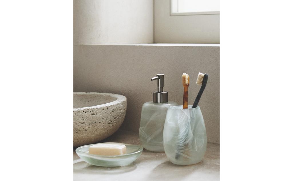 IRREGULAR GLASS BATHROOM ACCESSORY IRREGULAR GLASS BATHROOM ACCESSORY