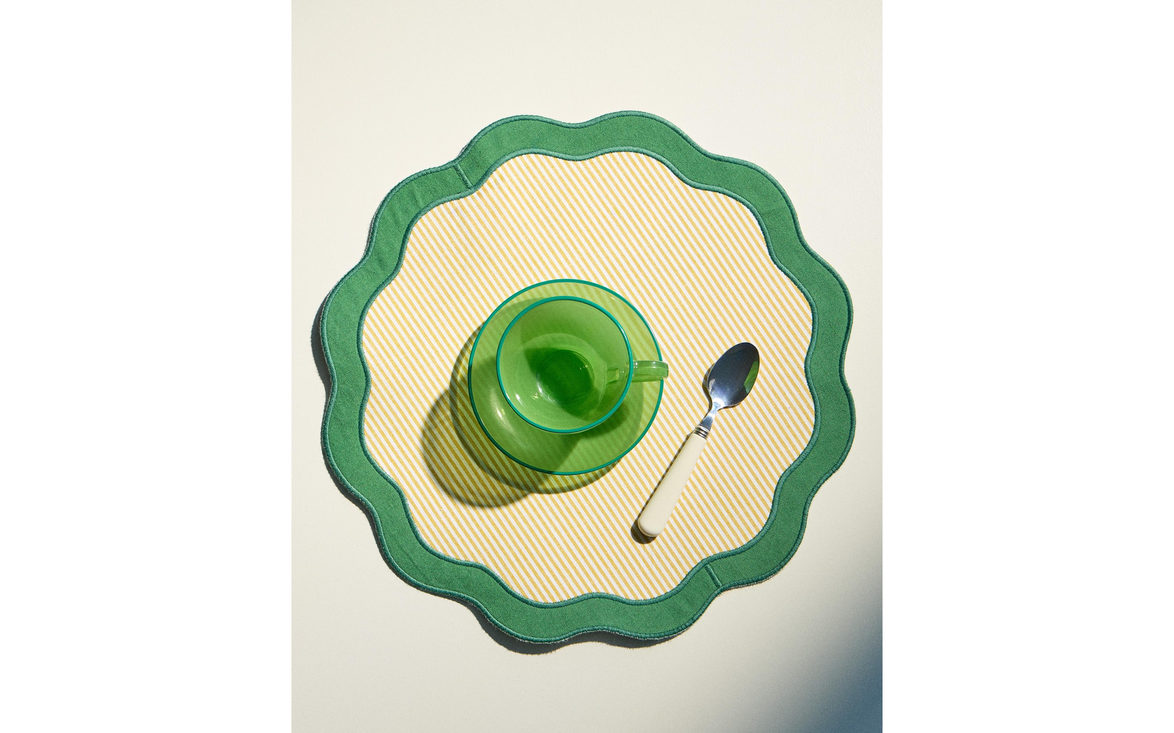STRIPED PLACEMAT WITH SCALLOPED EDGE product thumbnail 8