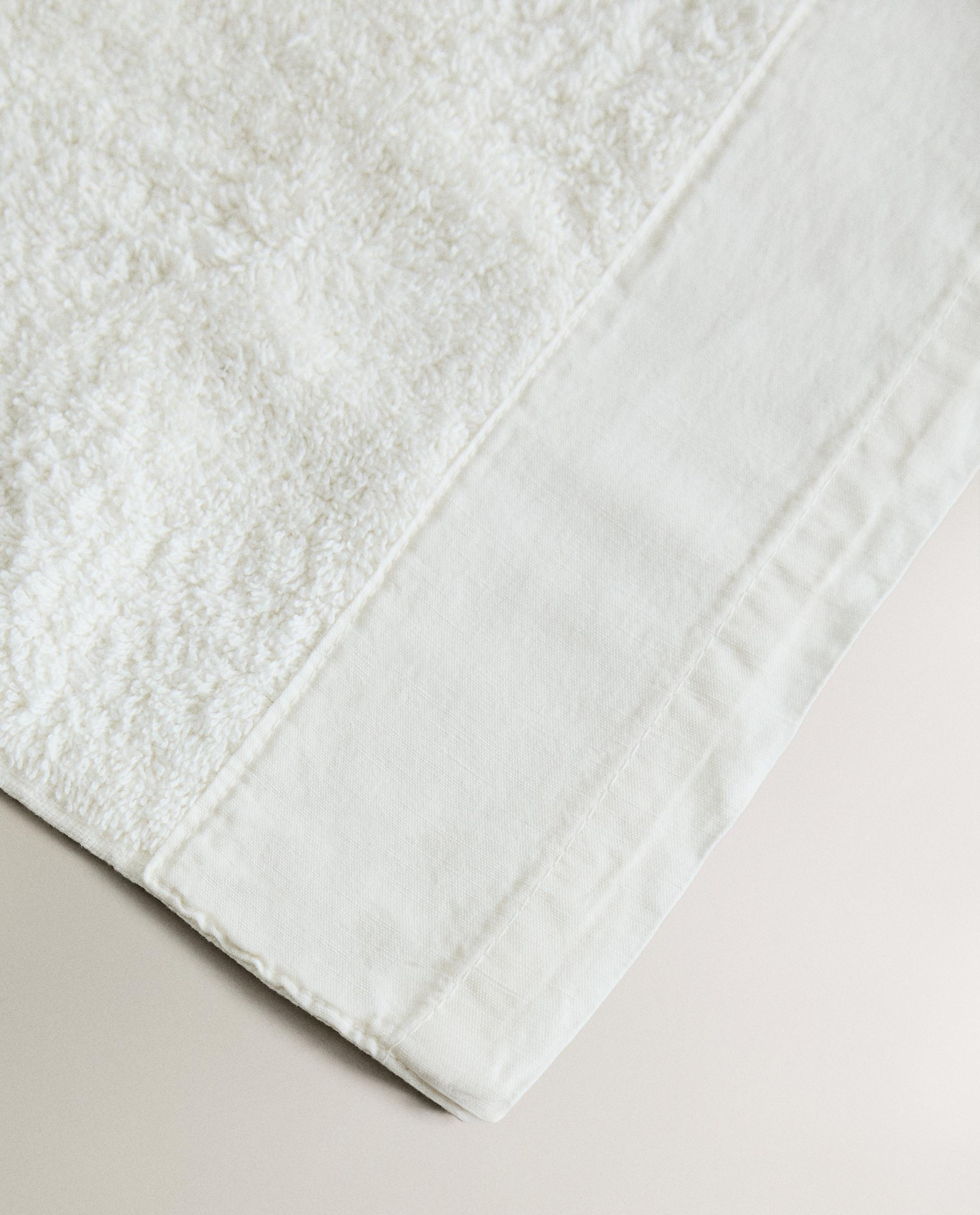 BATH TOWEL WITH LINEN APPLIQUÉ BORDER product thumbnail 2
