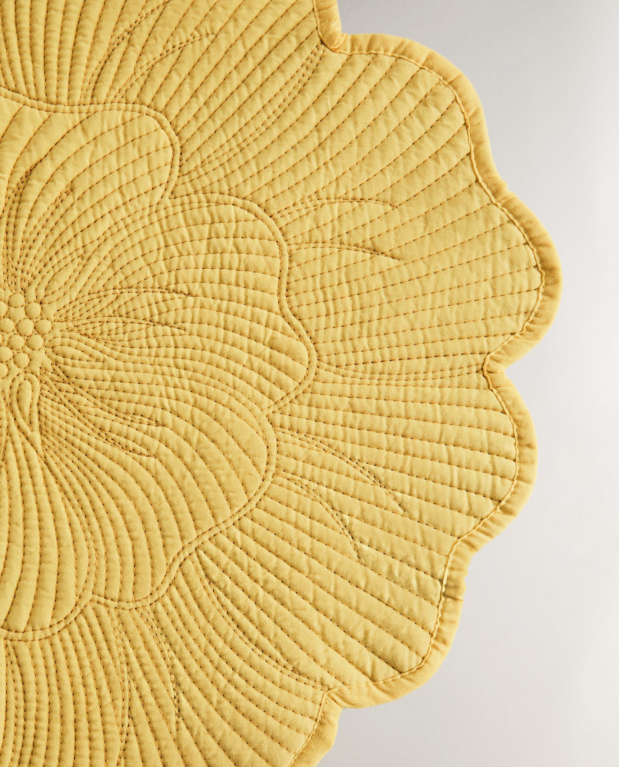 QUILTED FLORAL PLACEMAT product thumbnail 7