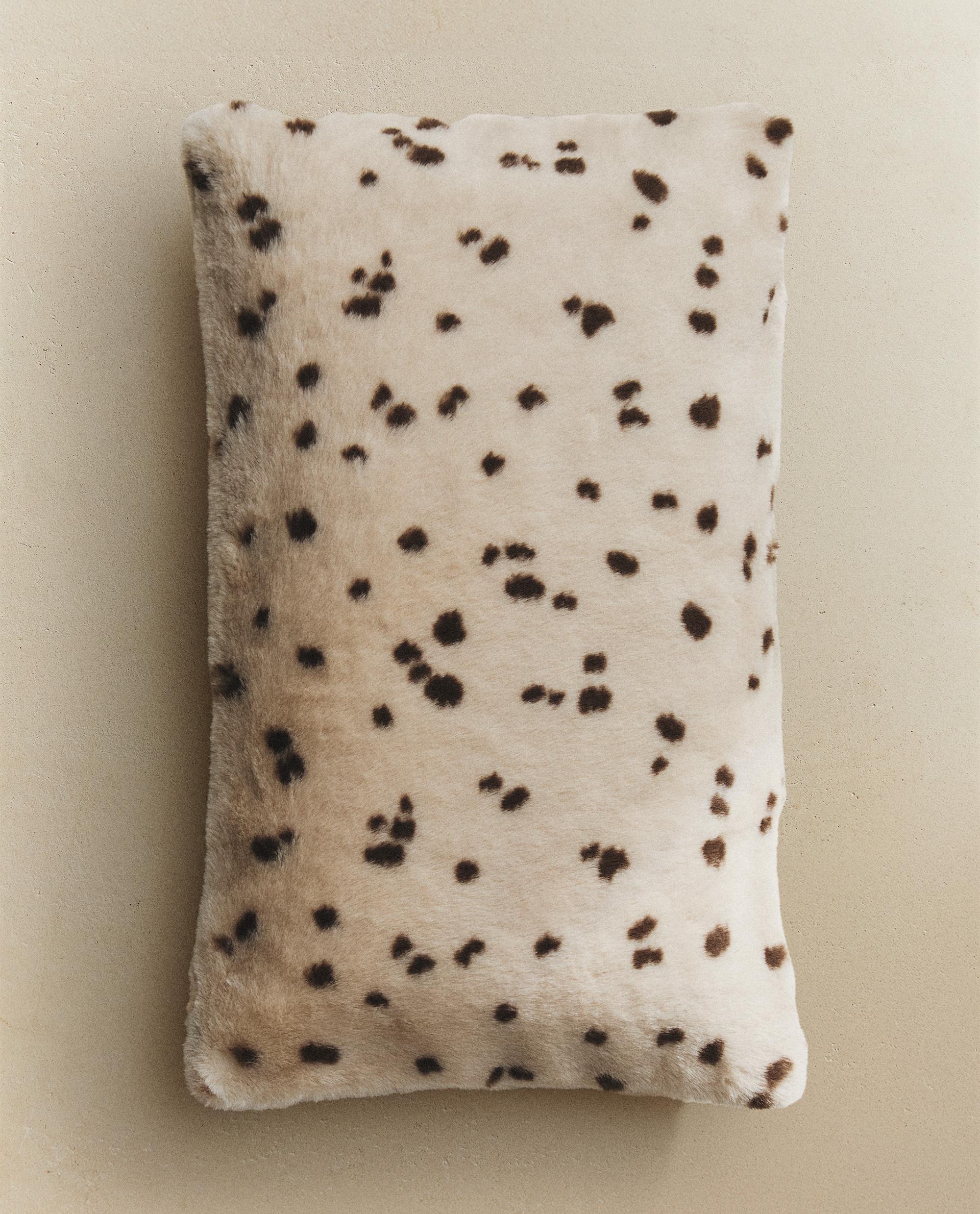 【新品】ZARA  ザラホーム デコ刺繍クッションカバー セット ベッドルームクッション | Zara Home 日本/Japan | 最新コレクション