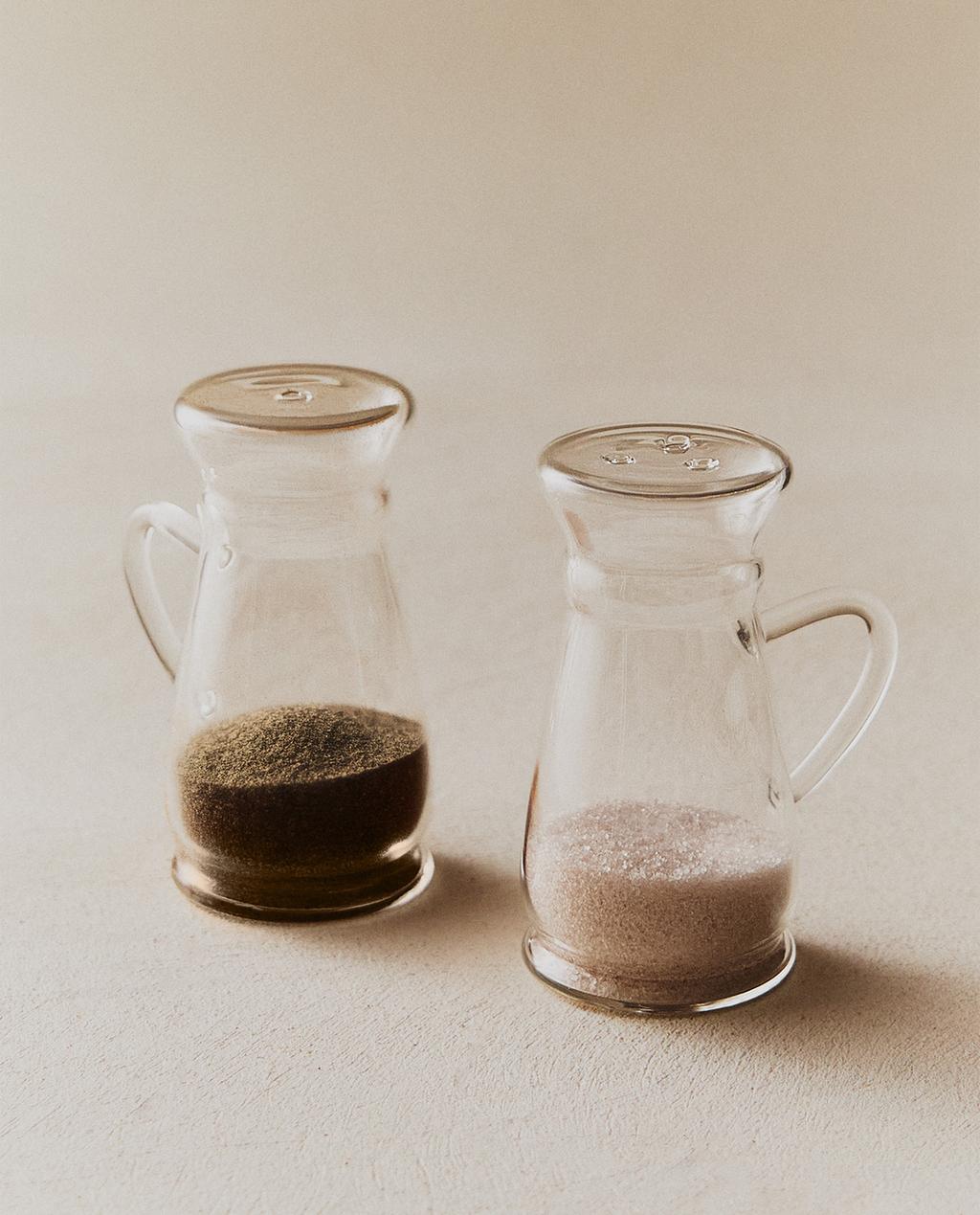 BOROSILICATE SALT AND PEPPER SHAKER SET