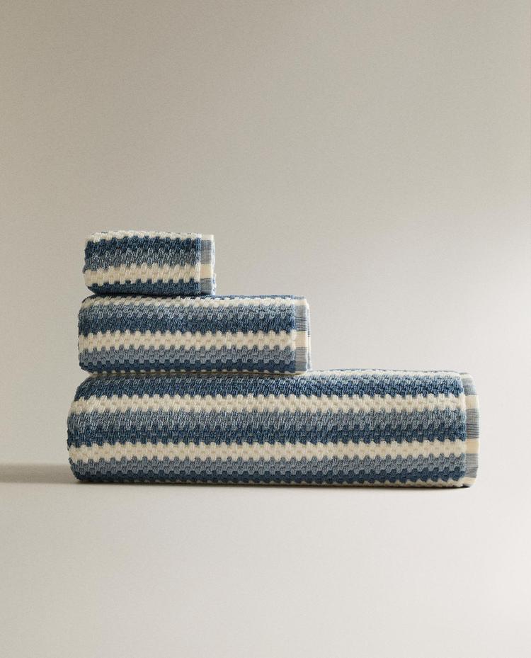 GEOMETRIC JACQUARD BATH TOWEL